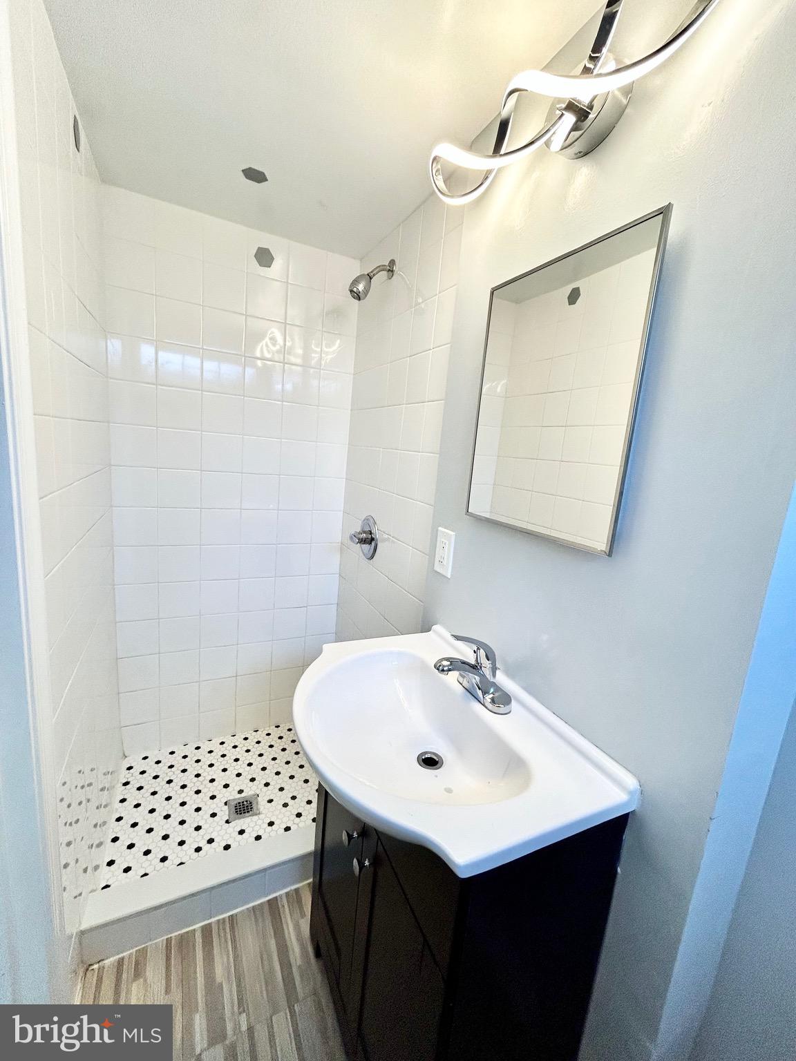 GLEN OAKS - Residential Lease