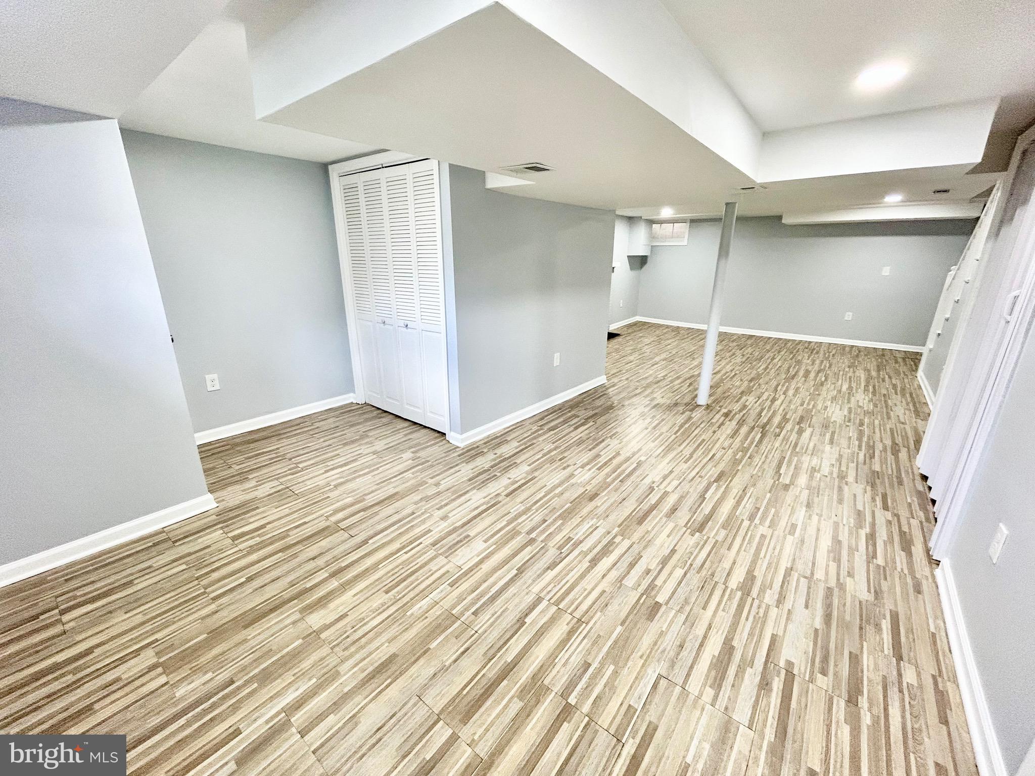 GLEN OAKS - Residential Lease