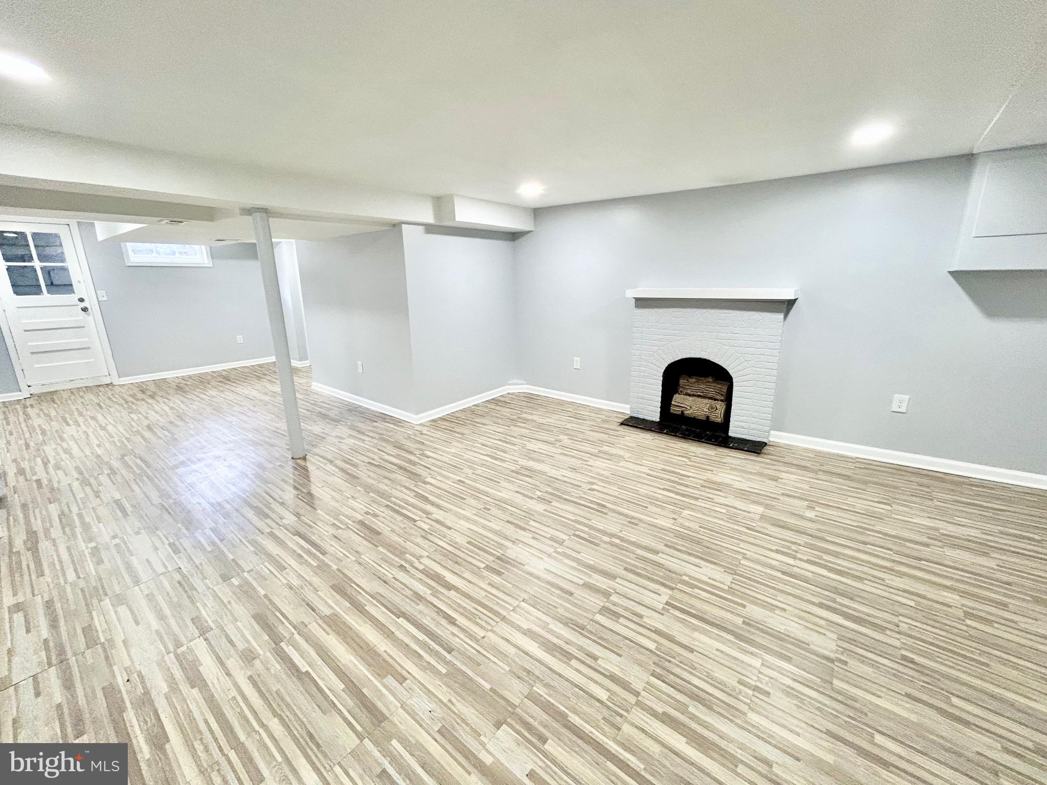 GLEN OAKS - Residential Lease