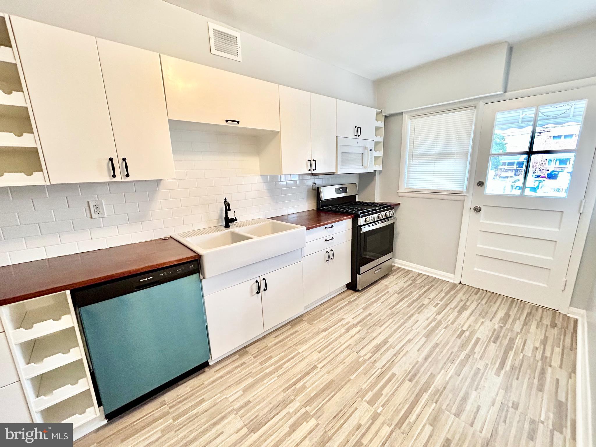 GLEN OAKS - Residential Lease