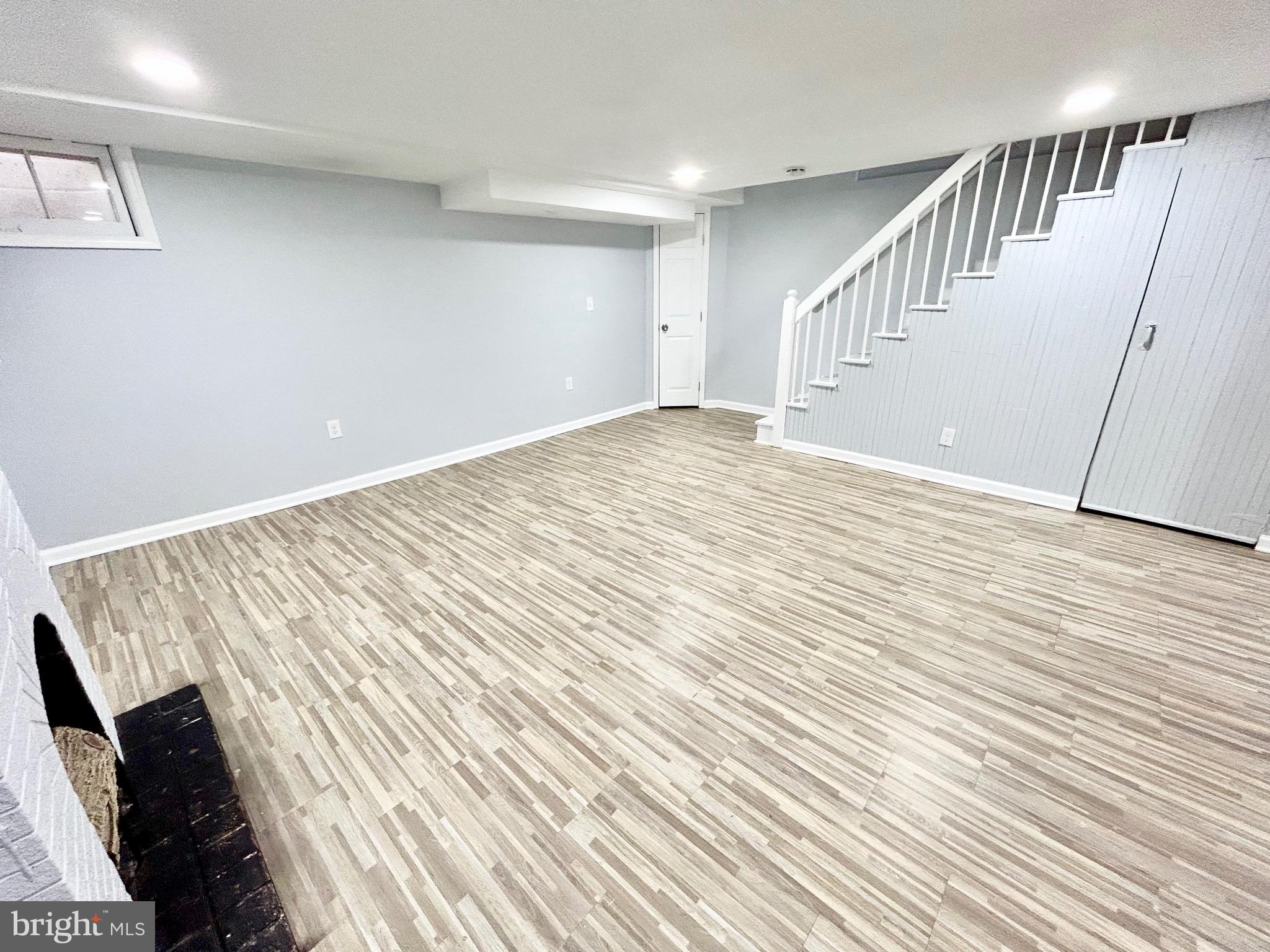 GLEN OAKS - Residential Lease