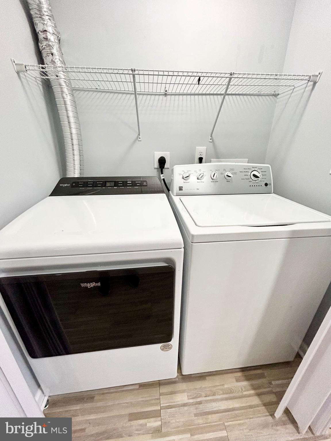 GLEN OAKS - Residential Lease