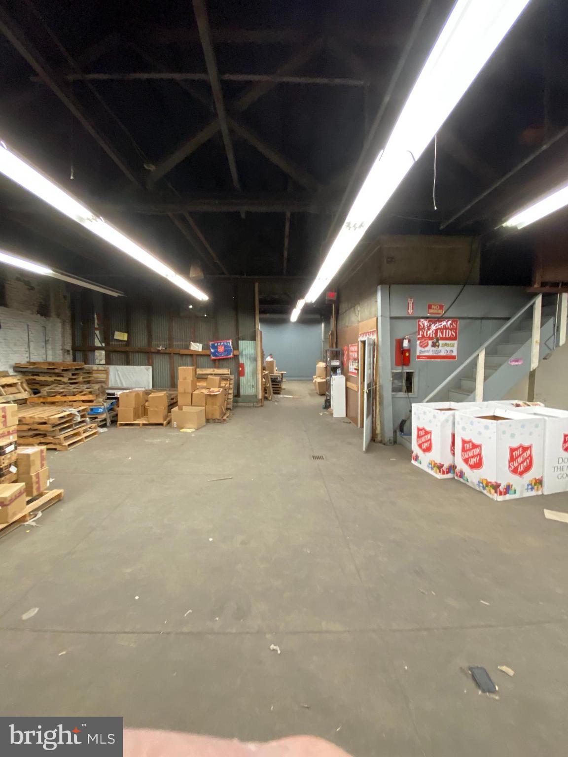 KENSINGTON - Commercial Sale