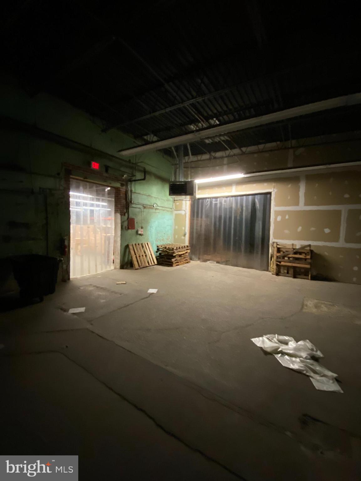 KENSINGTON - Commercial Sale