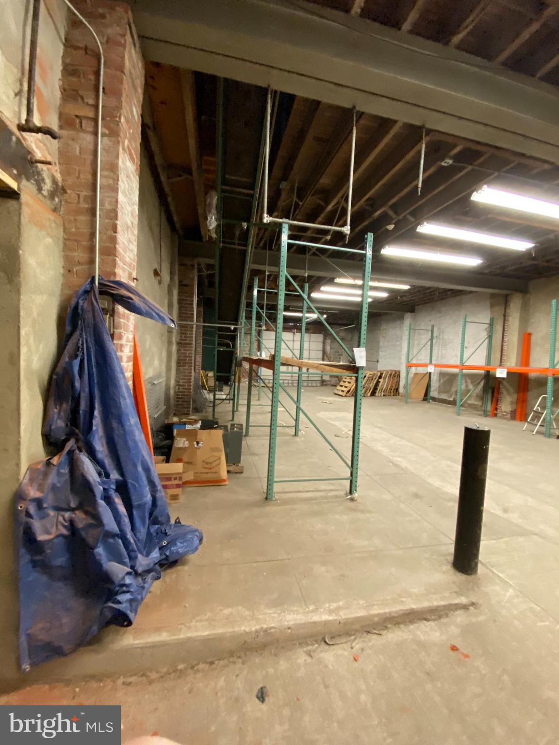 KENSINGTON - Commercial Sale