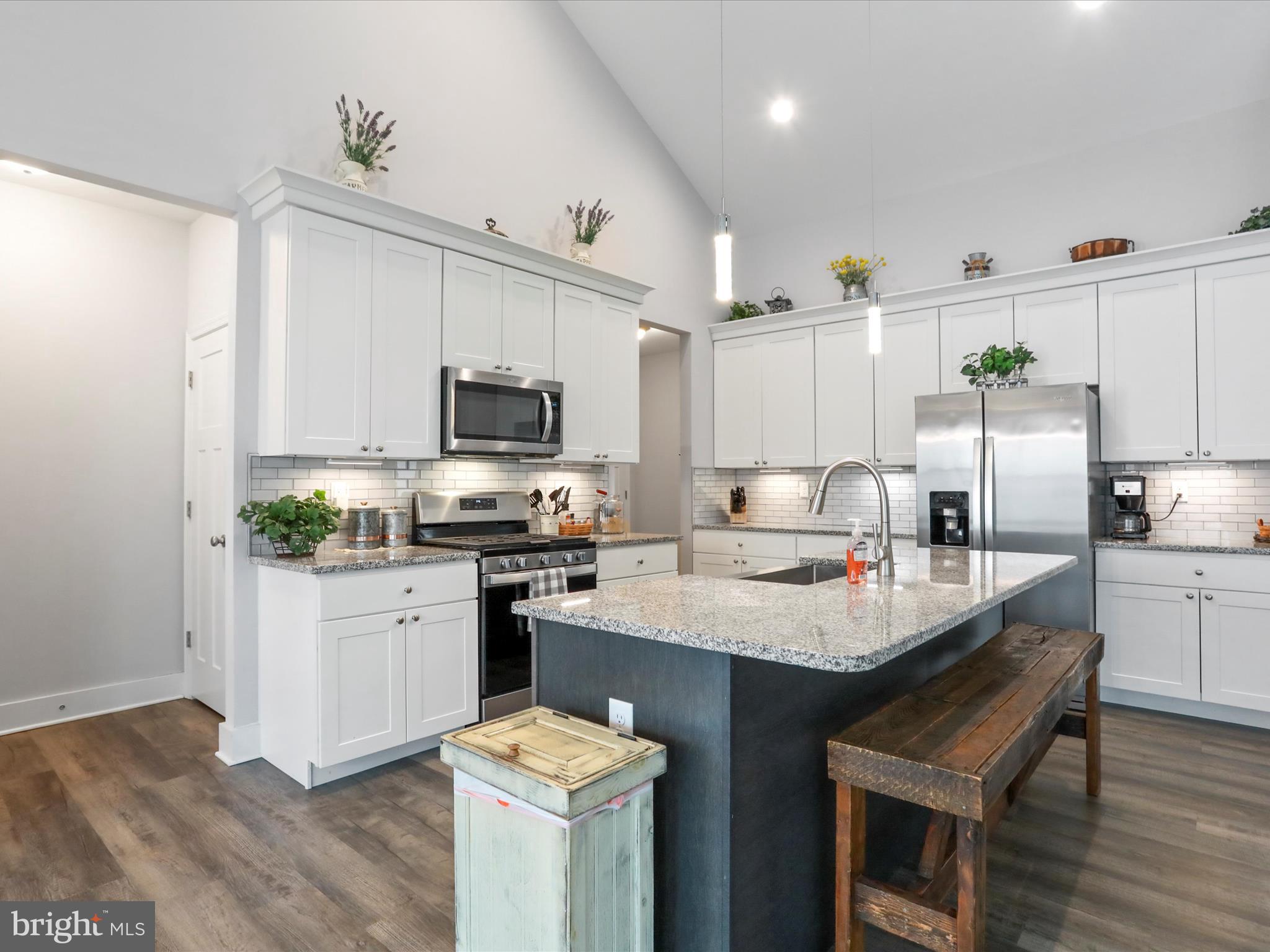 LAKE FOREST ESTATES - Residential