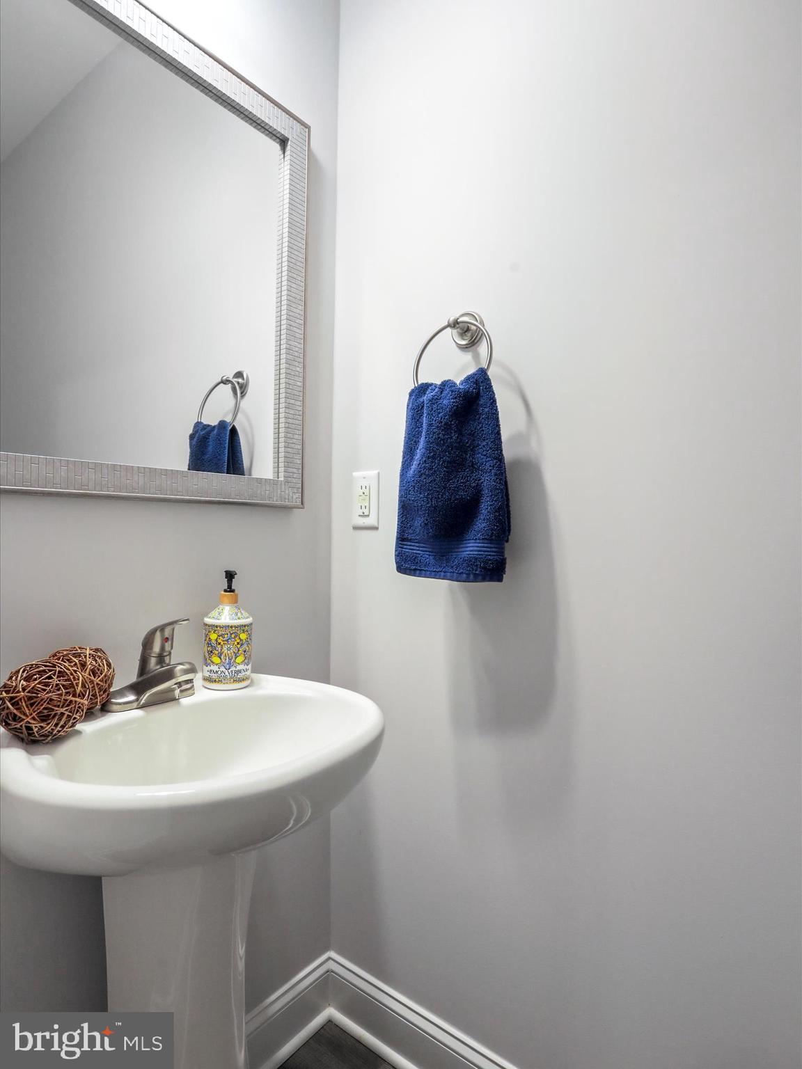 LAKE FOREST ESTATES - Residential