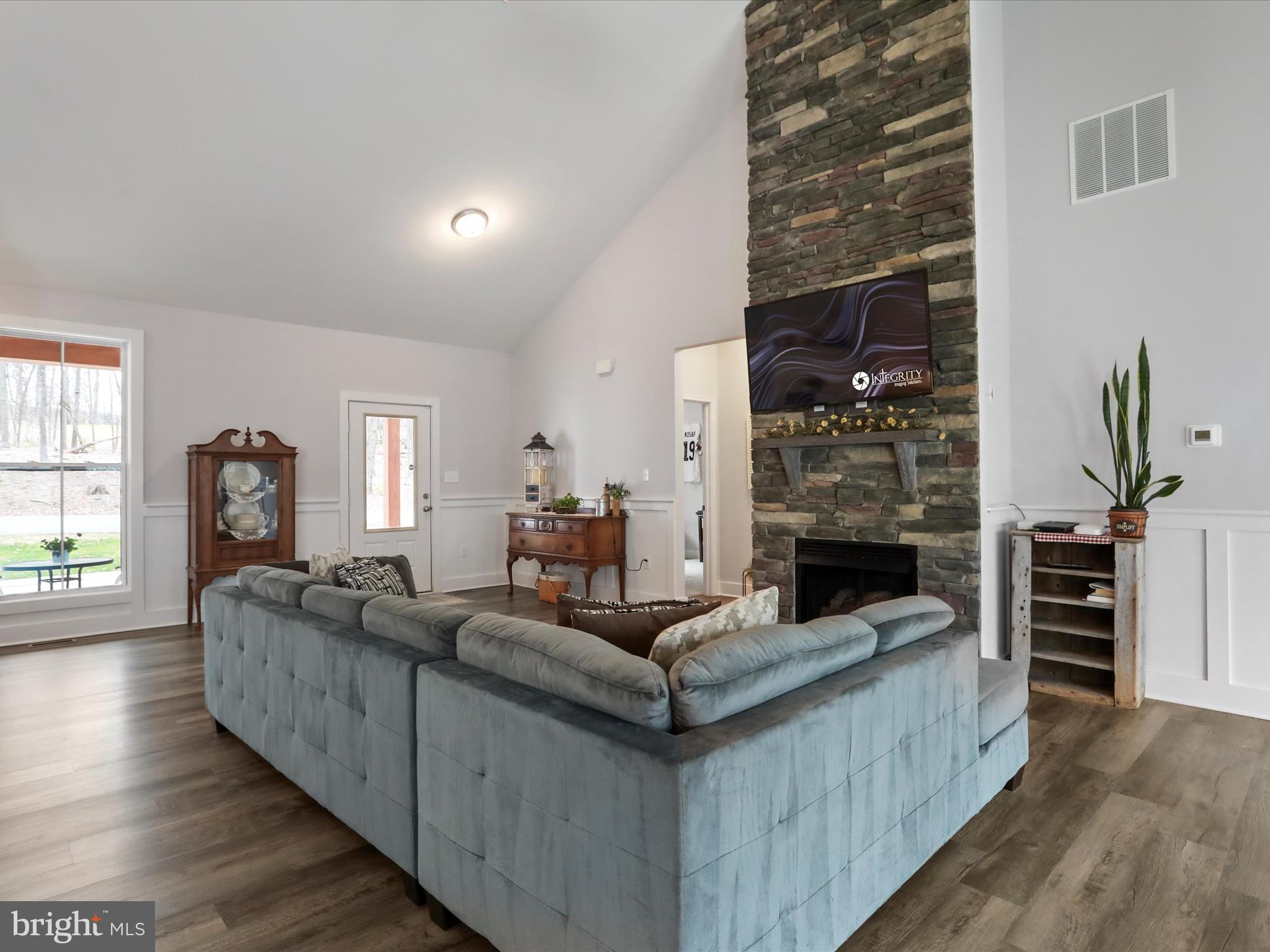 LAKE FOREST ESTATES - Residential