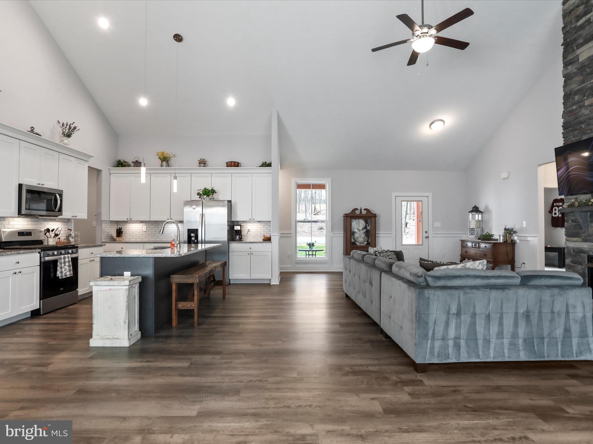 LAKE FOREST ESTATES - Residential