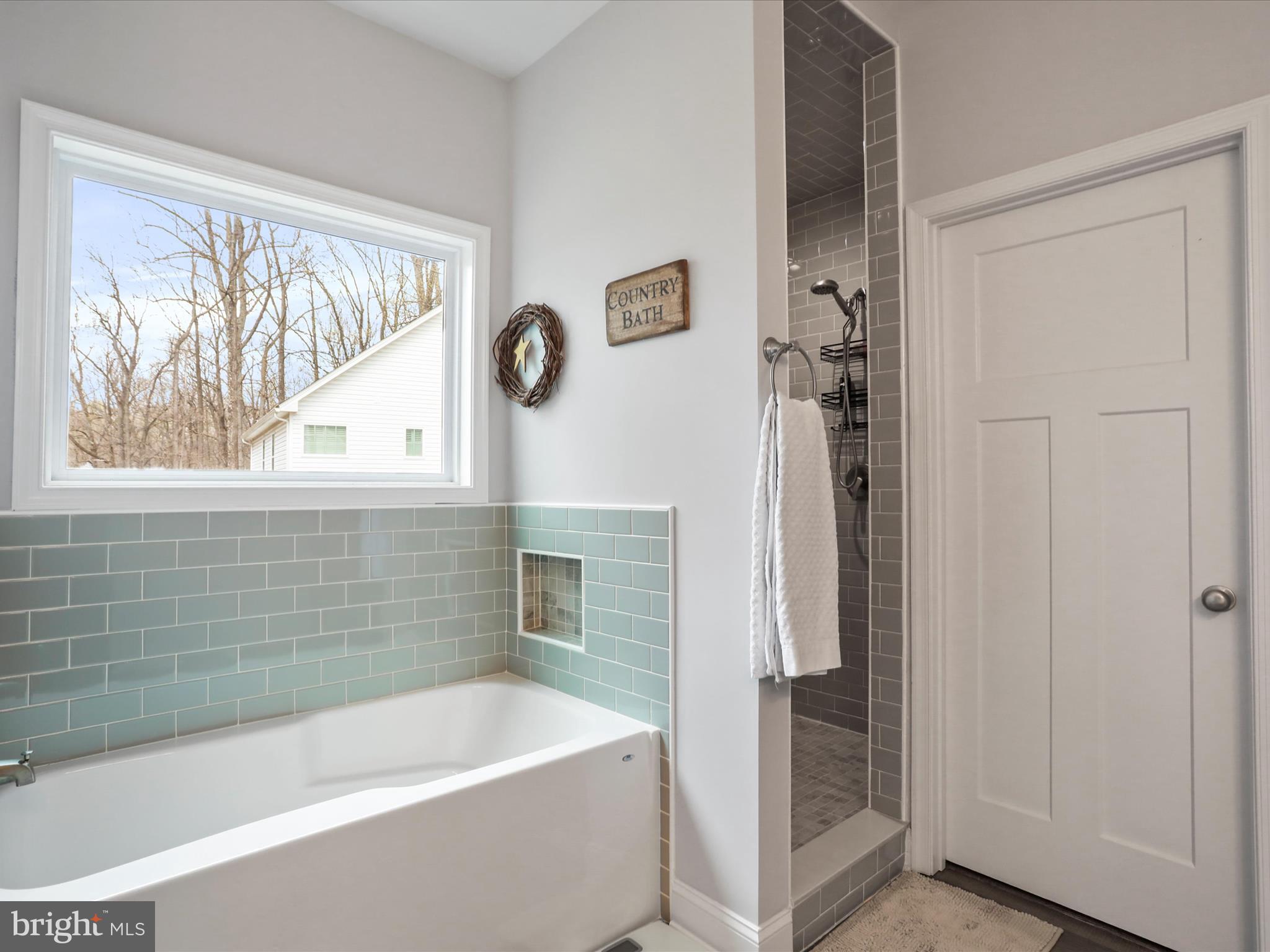 LAKE FOREST ESTATES - Residential