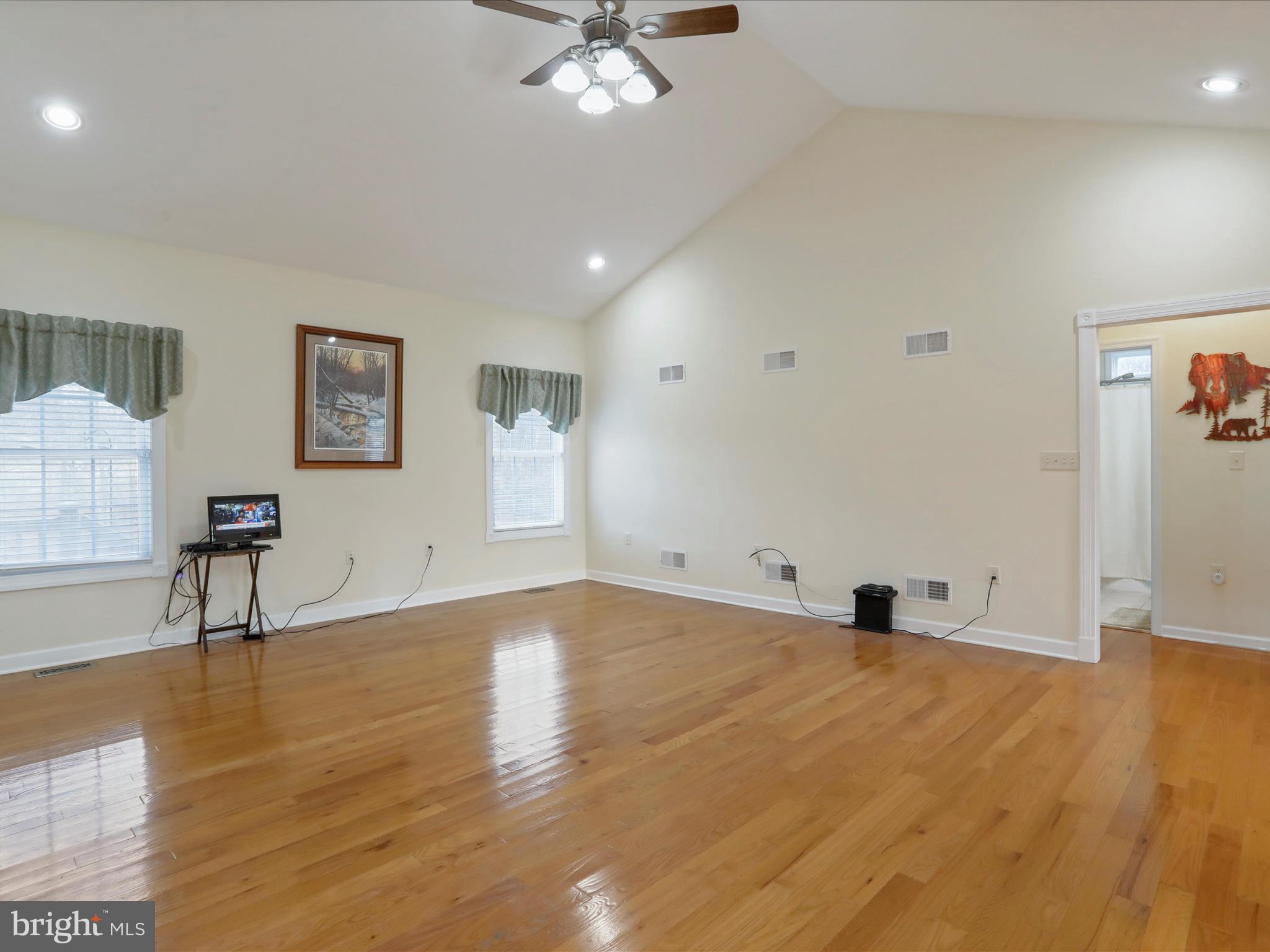 FAIRVIEW OAKS - Residential