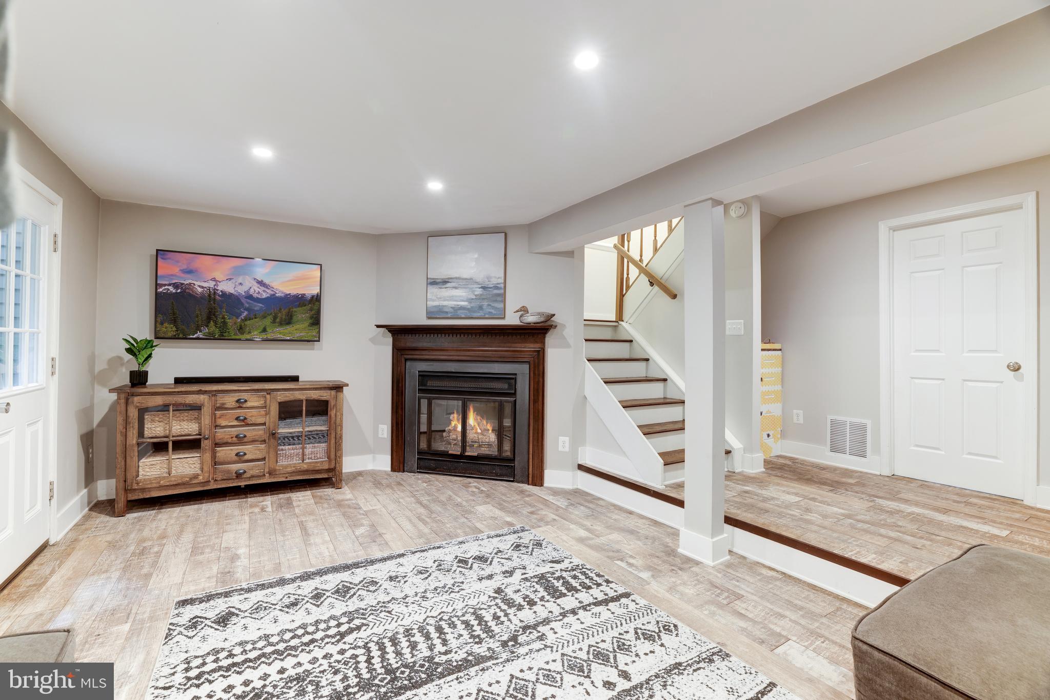 RESTON - Residential