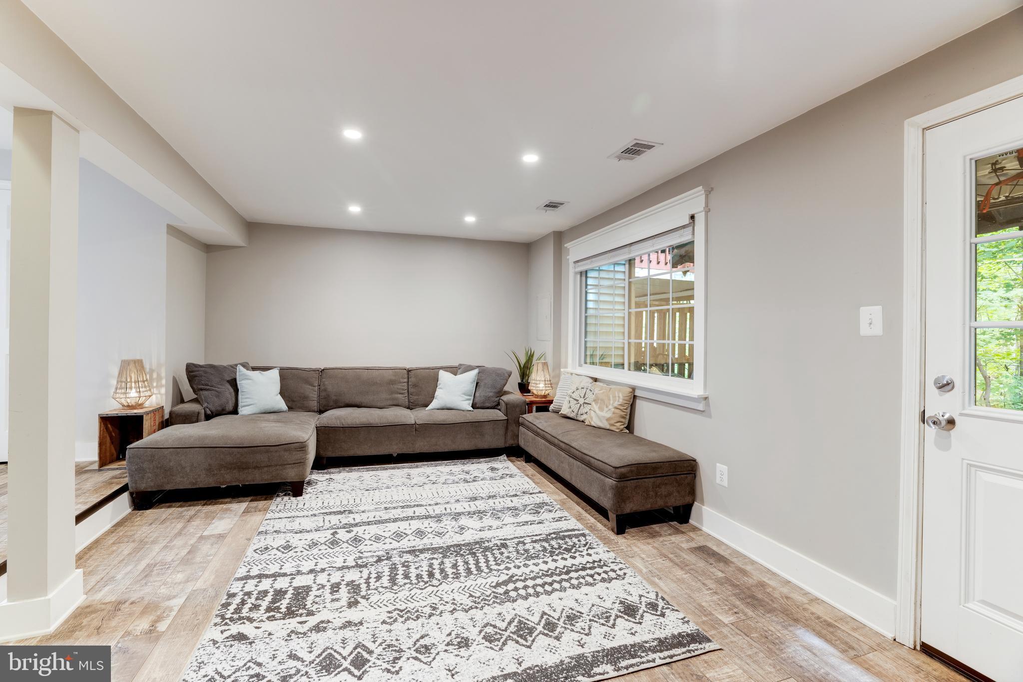 RESTON - Residential