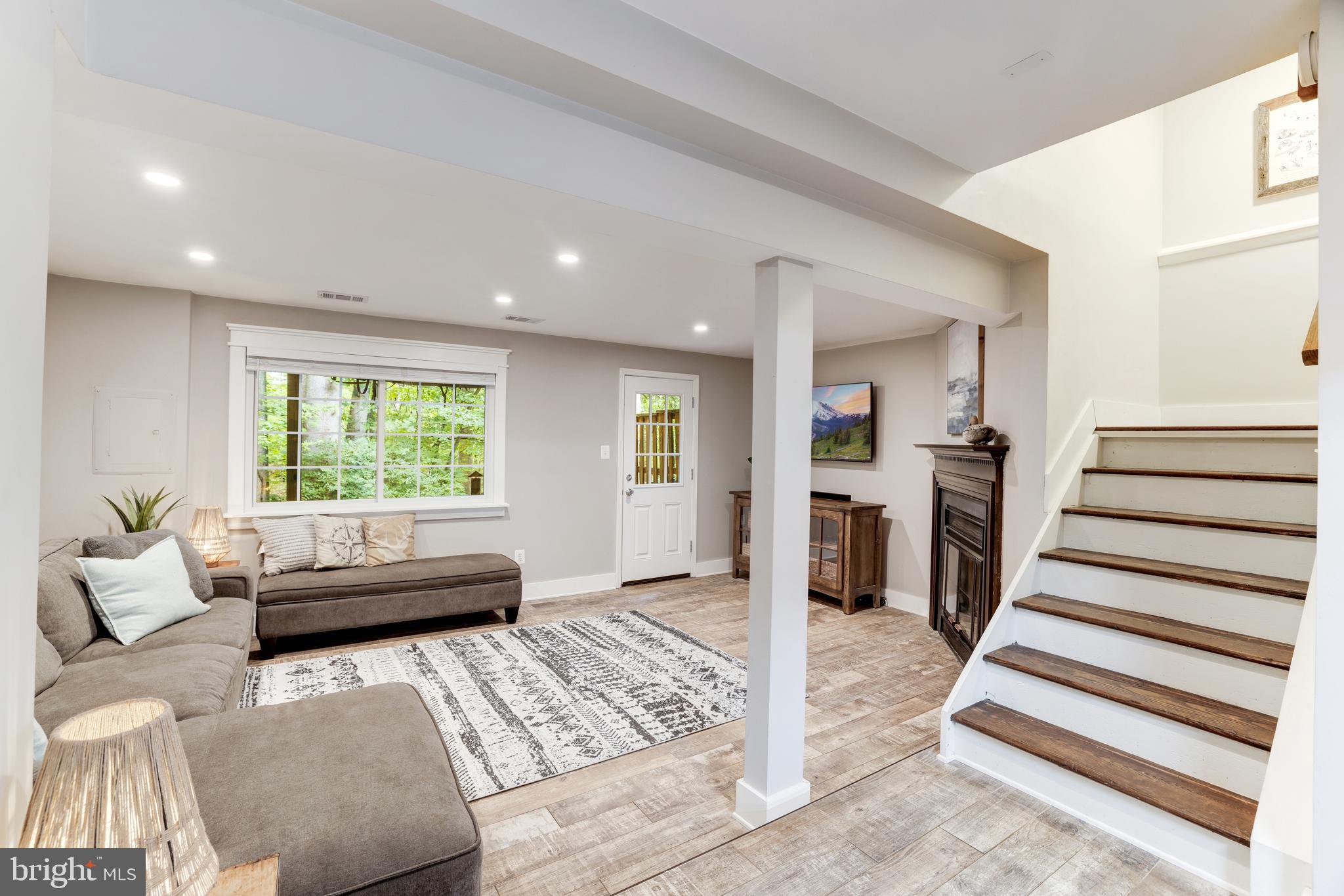 RESTON - Residential