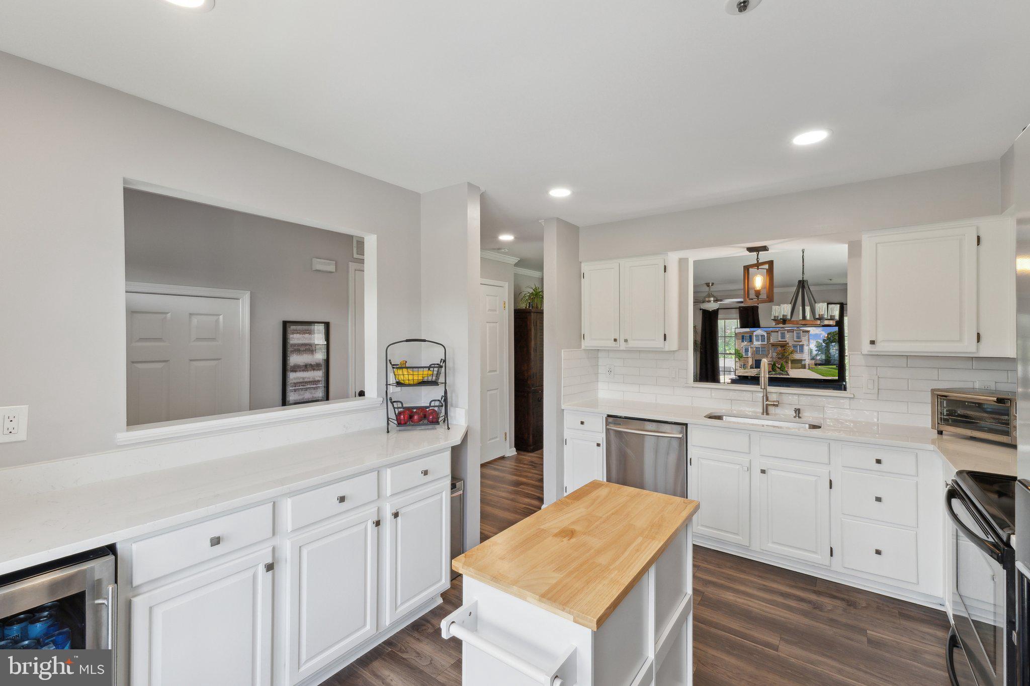 6823 MALTON COURT