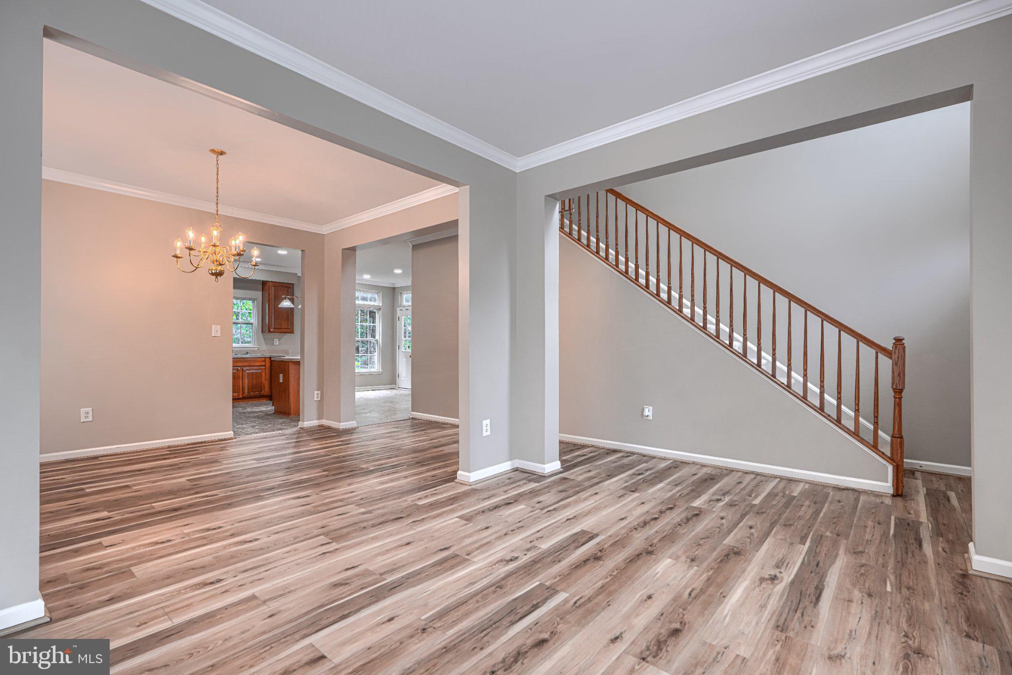 7211 LYNDSEY WAY