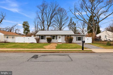 Photo of 14418 Melbourne Avenue, WOODBRIDGE, VA 22191 (MLS # VAPW2111134)