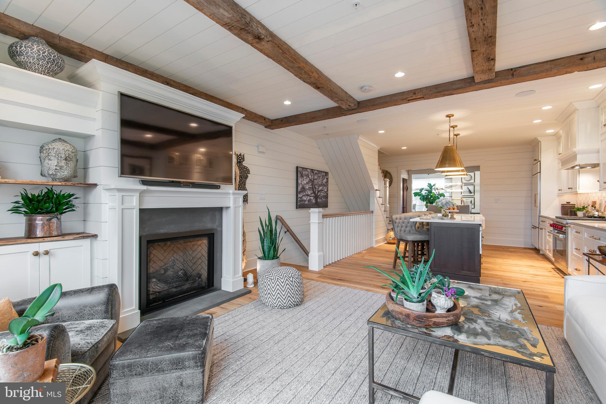 ROXBOROUGH - Residential