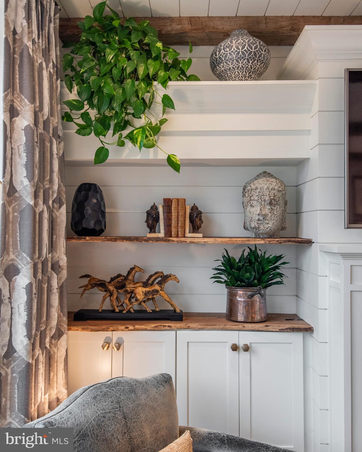 ROXBOROUGH - Residential