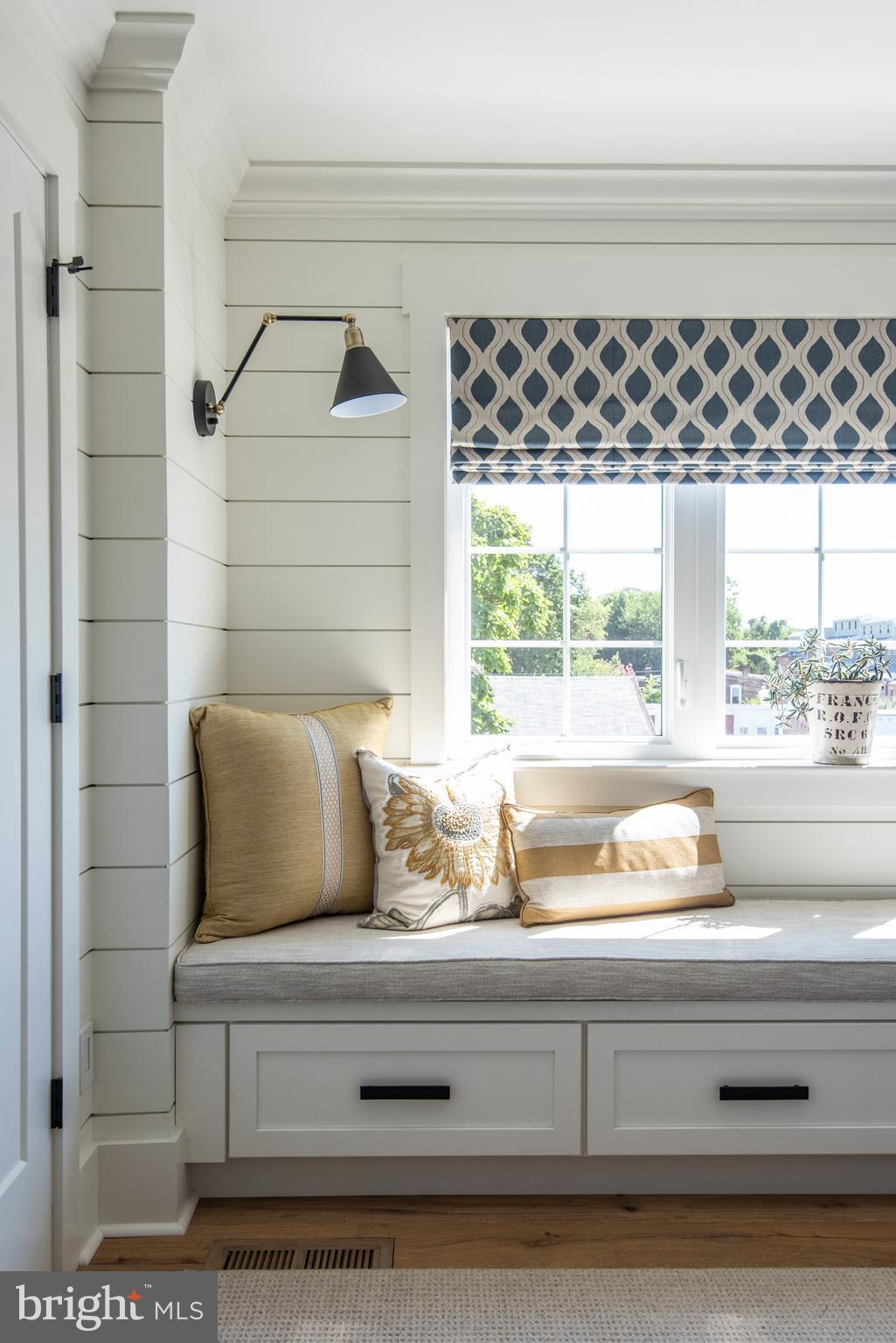 ROXBOROUGH - Residential