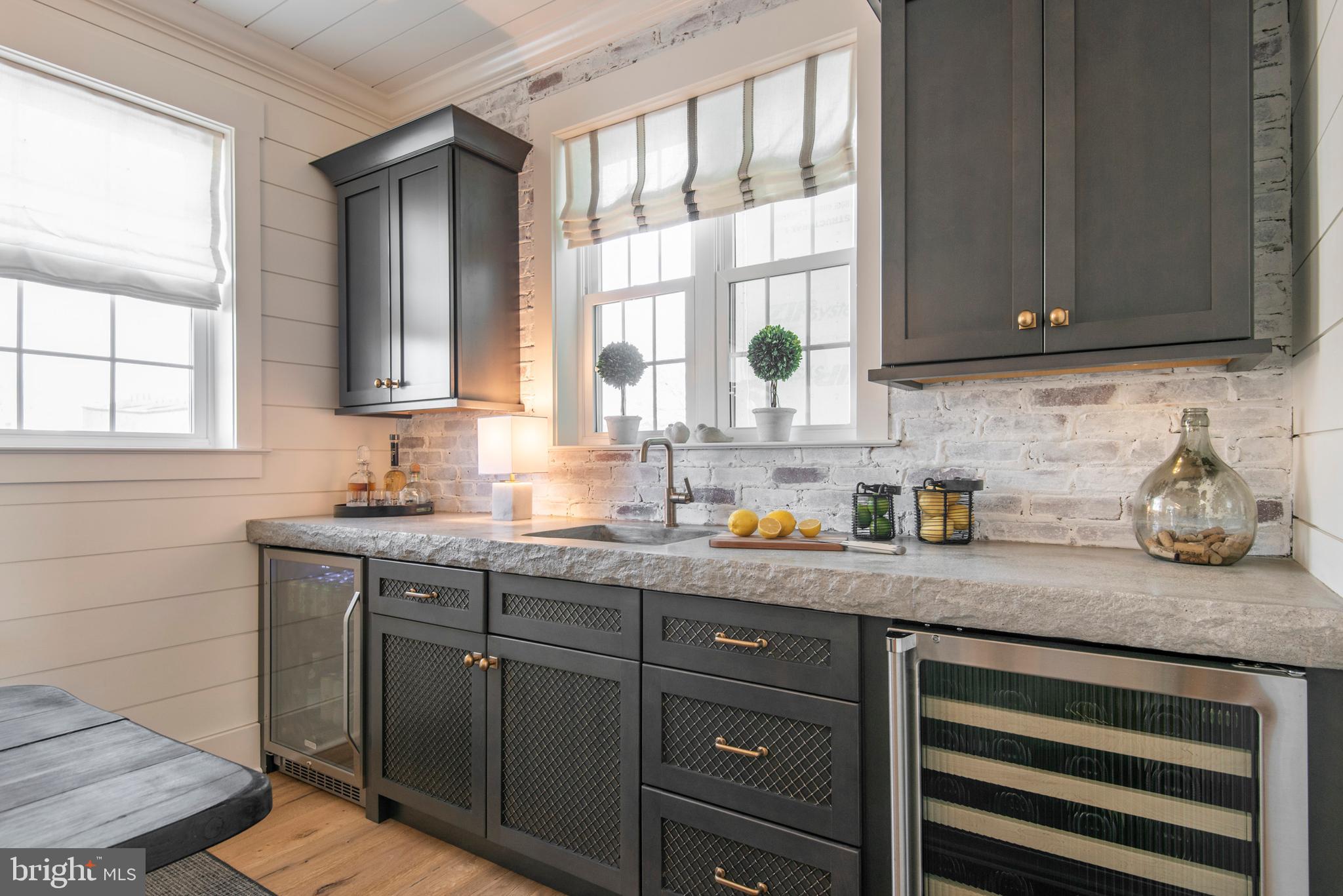 ROXBOROUGH - Residential