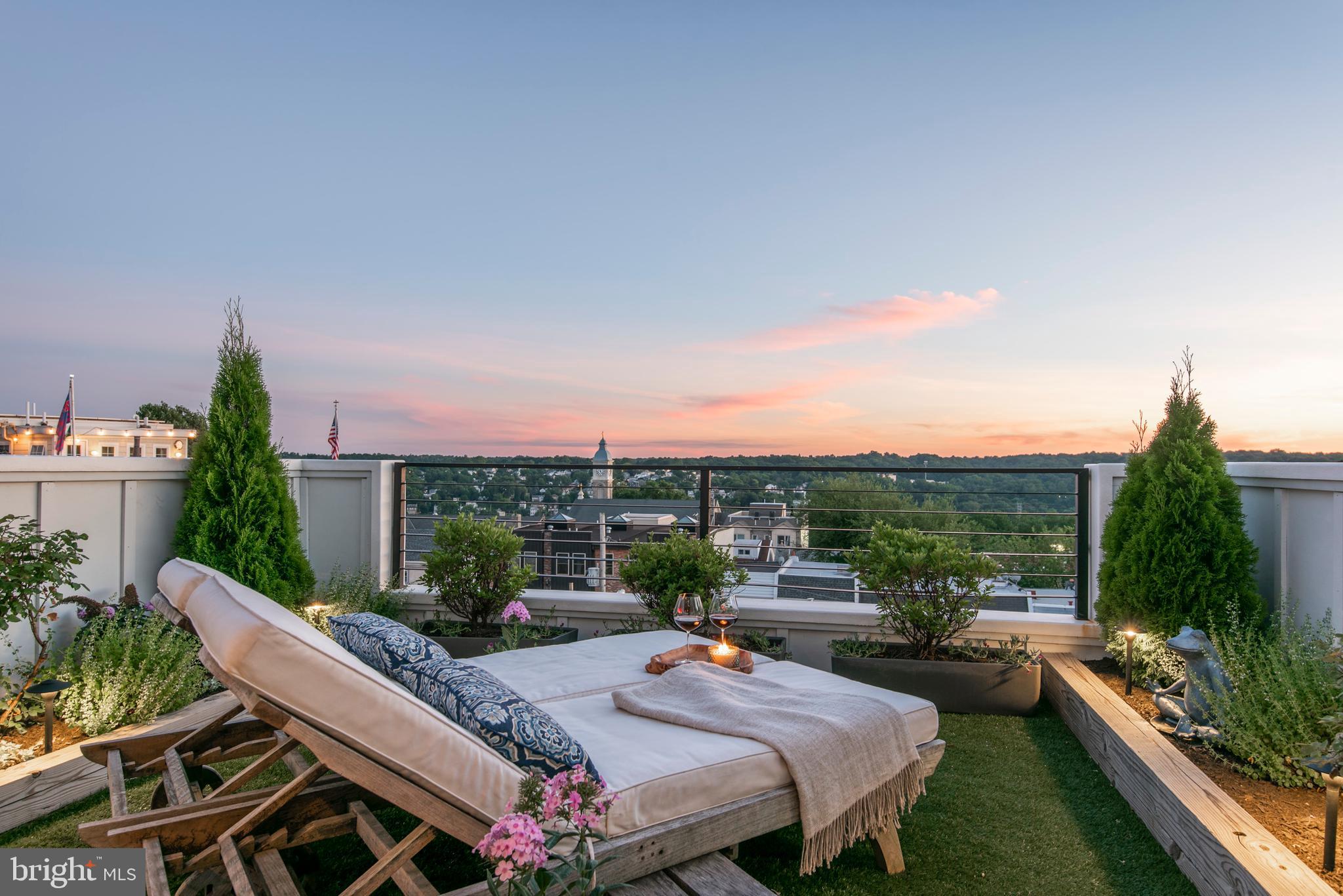 ROXBOROUGH - Residential