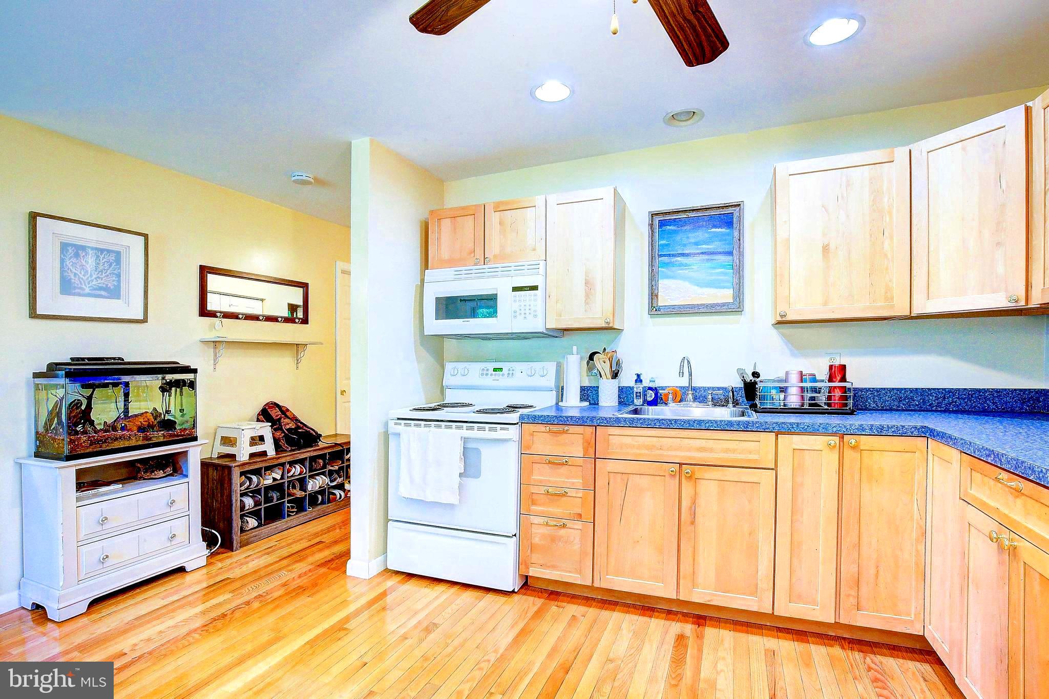 ROLLING HILLS - Residential