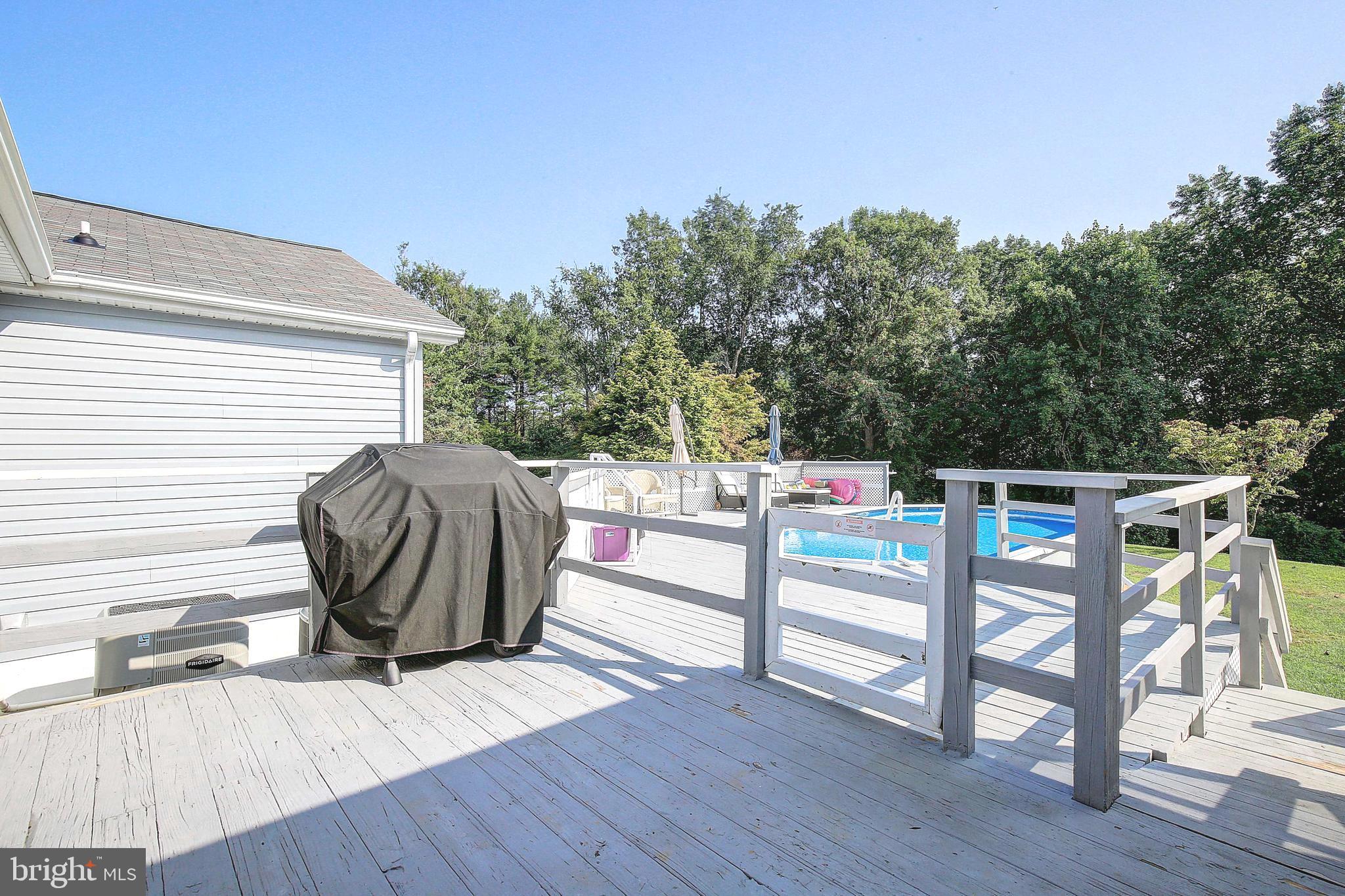 ROLLING HILLS - Residential