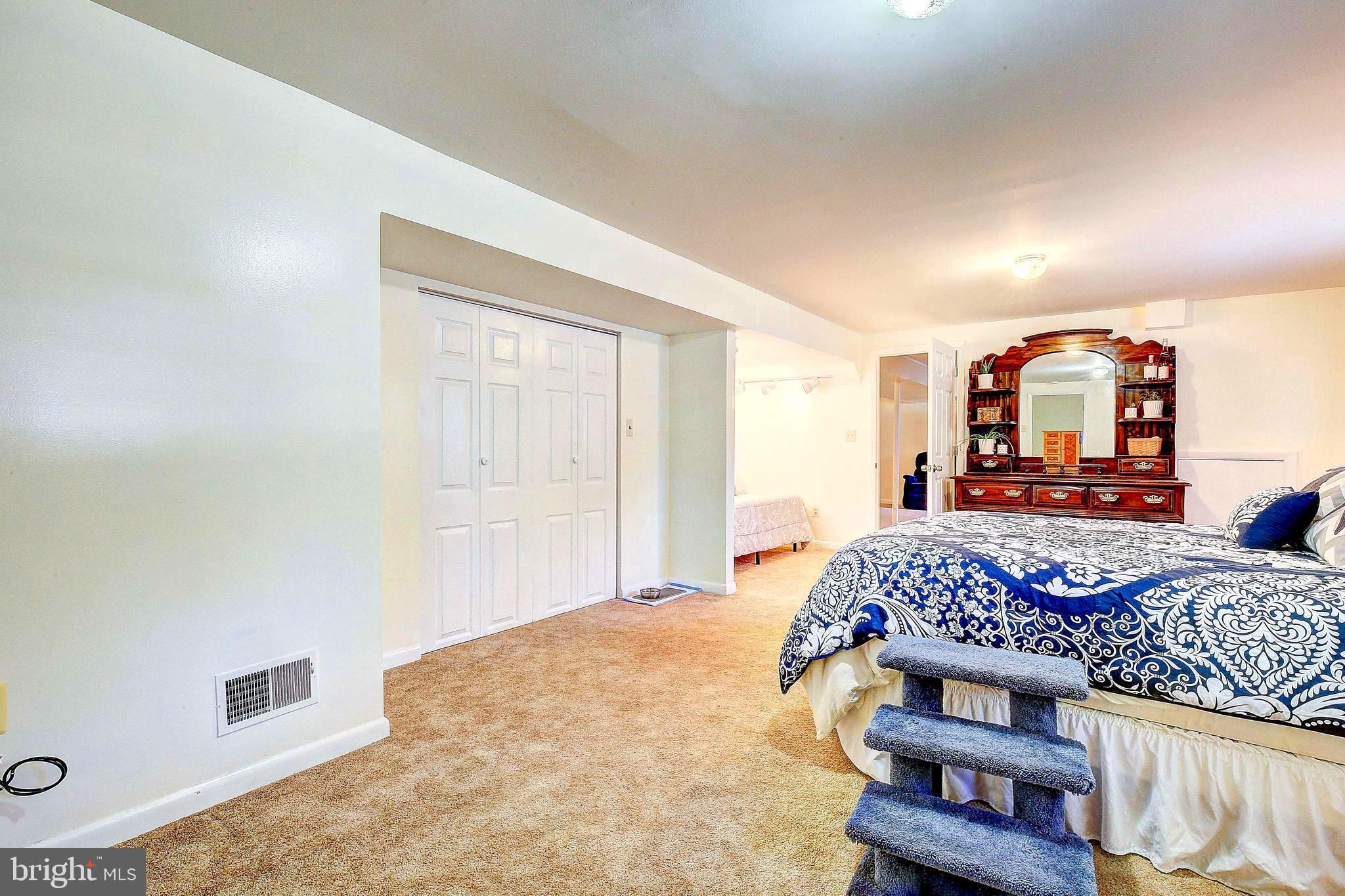 ROLLING HILLS - Residential