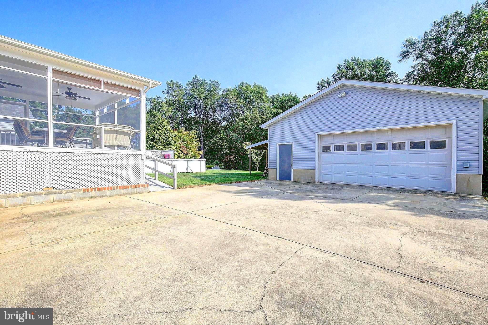 ROLLING HILLS - Residential