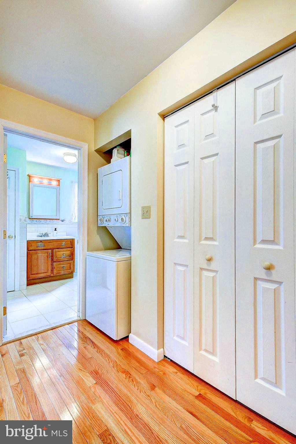 ROLLING HILLS - Residential