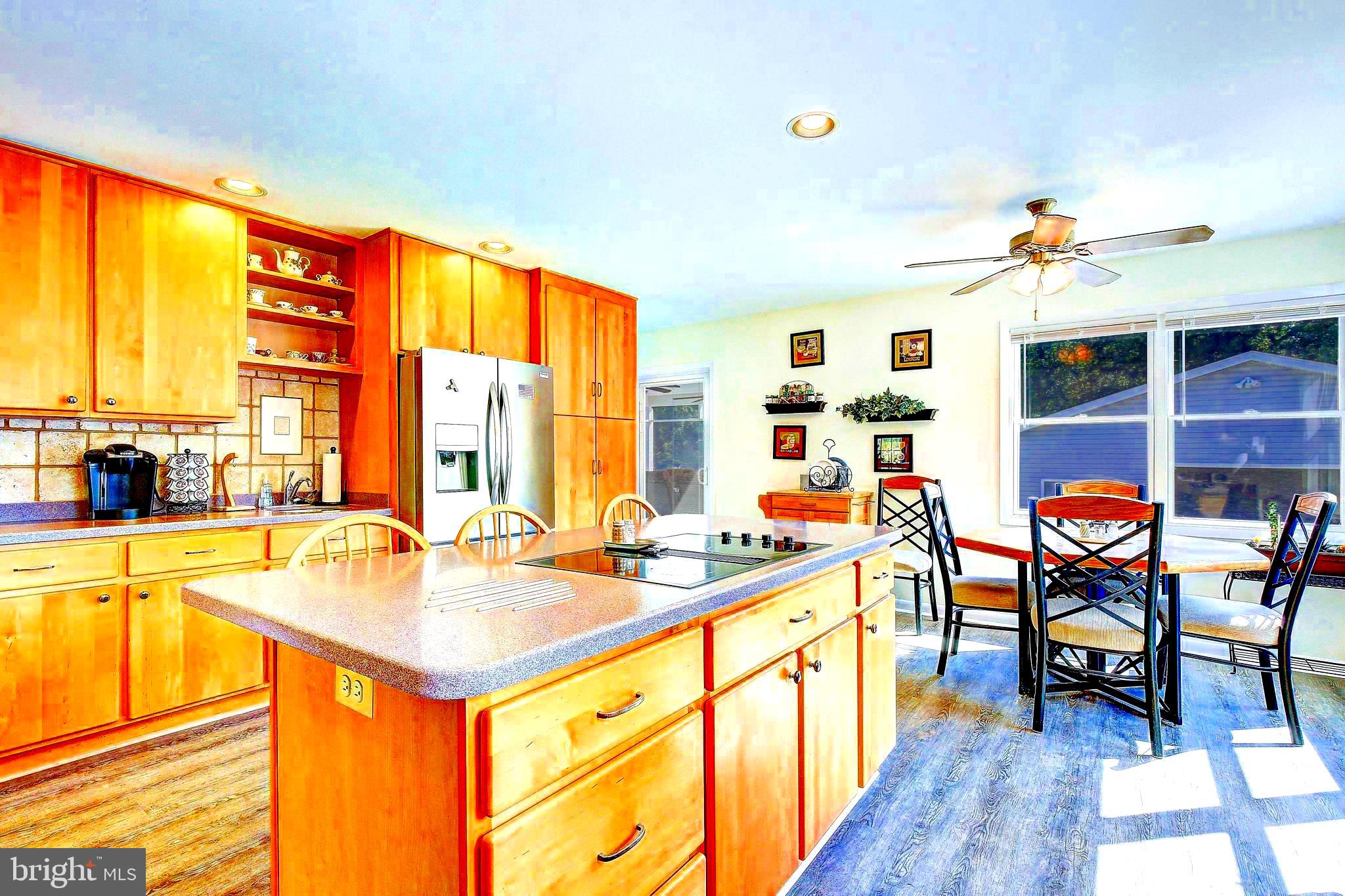 ROLLING HILLS - Residential