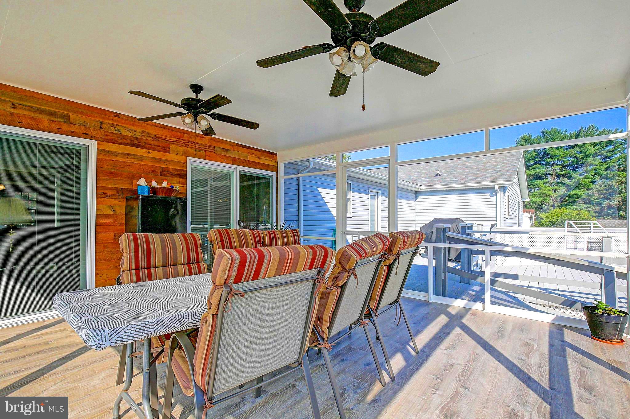 ROLLING HILLS - Residential