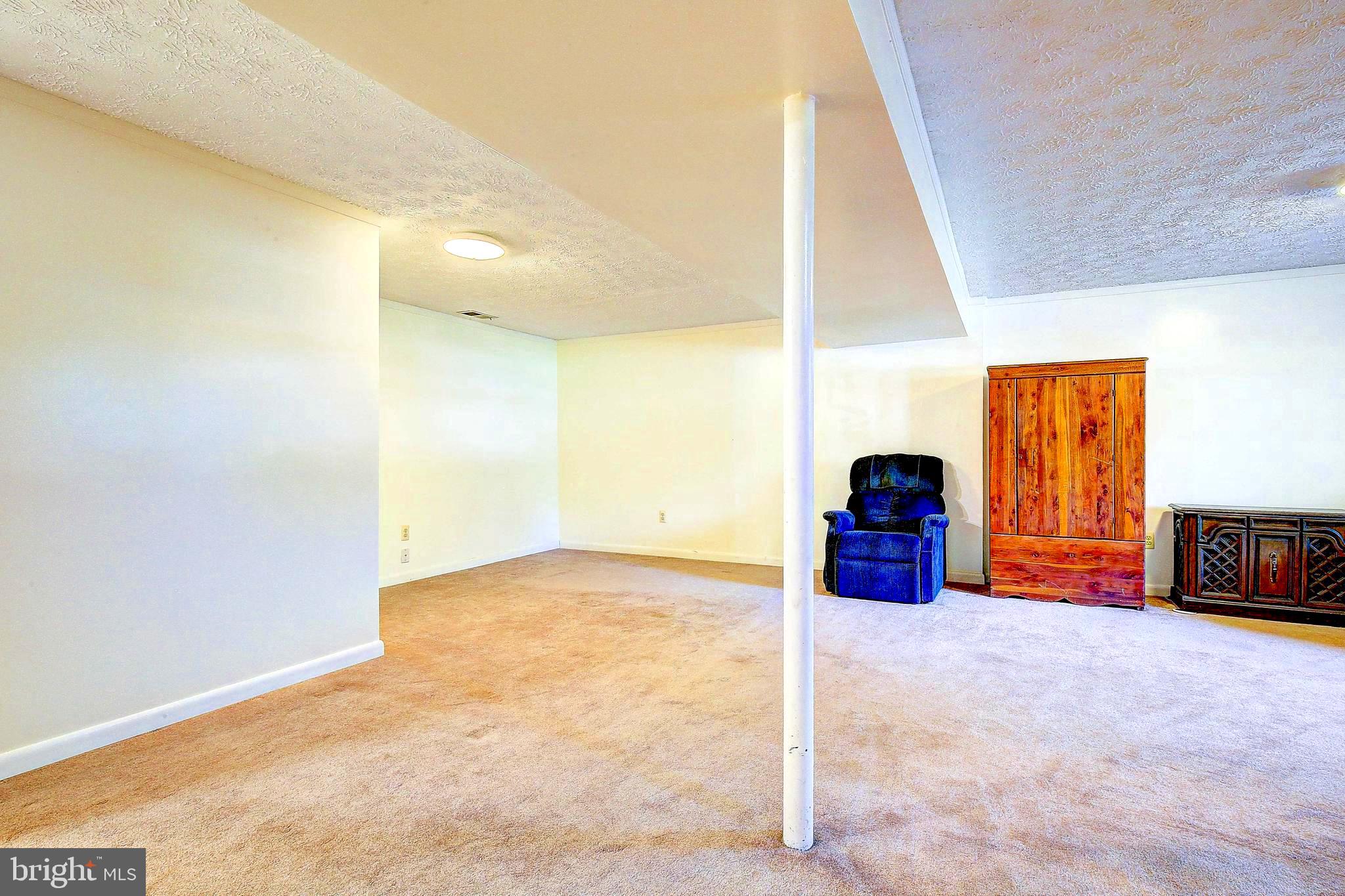 ROLLING HILLS - Residential