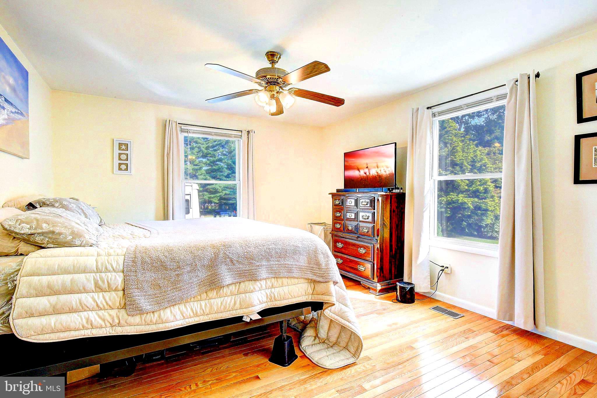 ROLLING HILLS - Residential