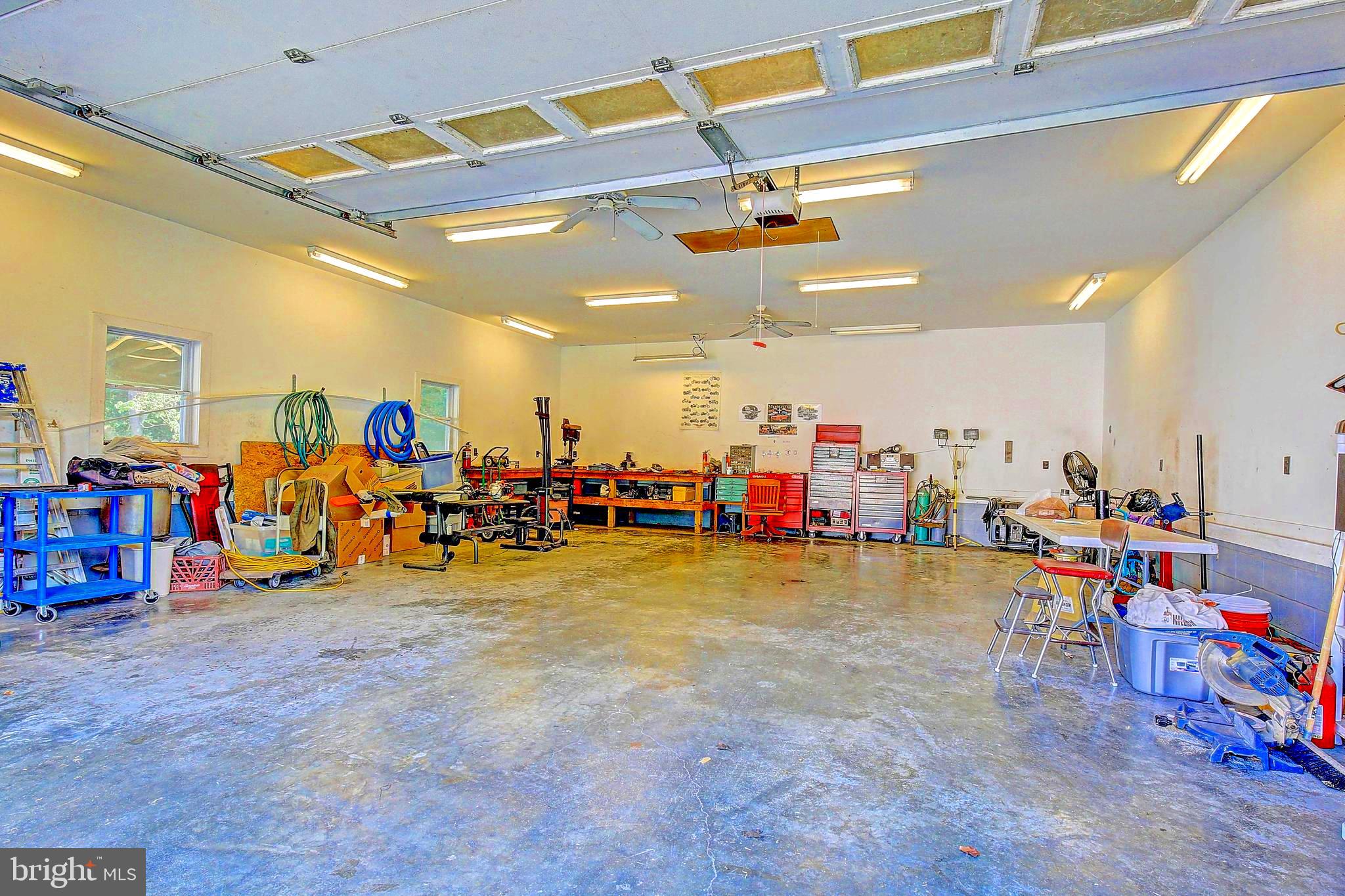 ROLLING HILLS - Residential