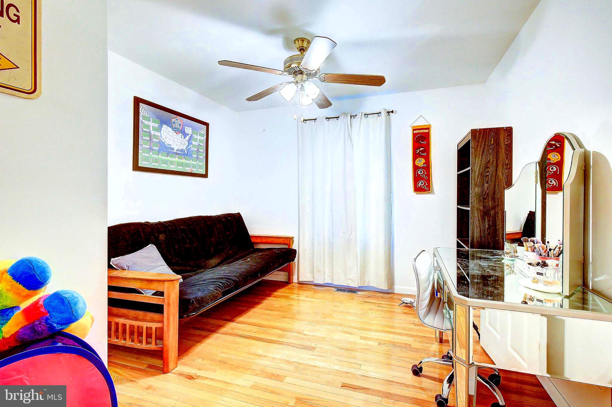 ROLLING HILLS - Residential