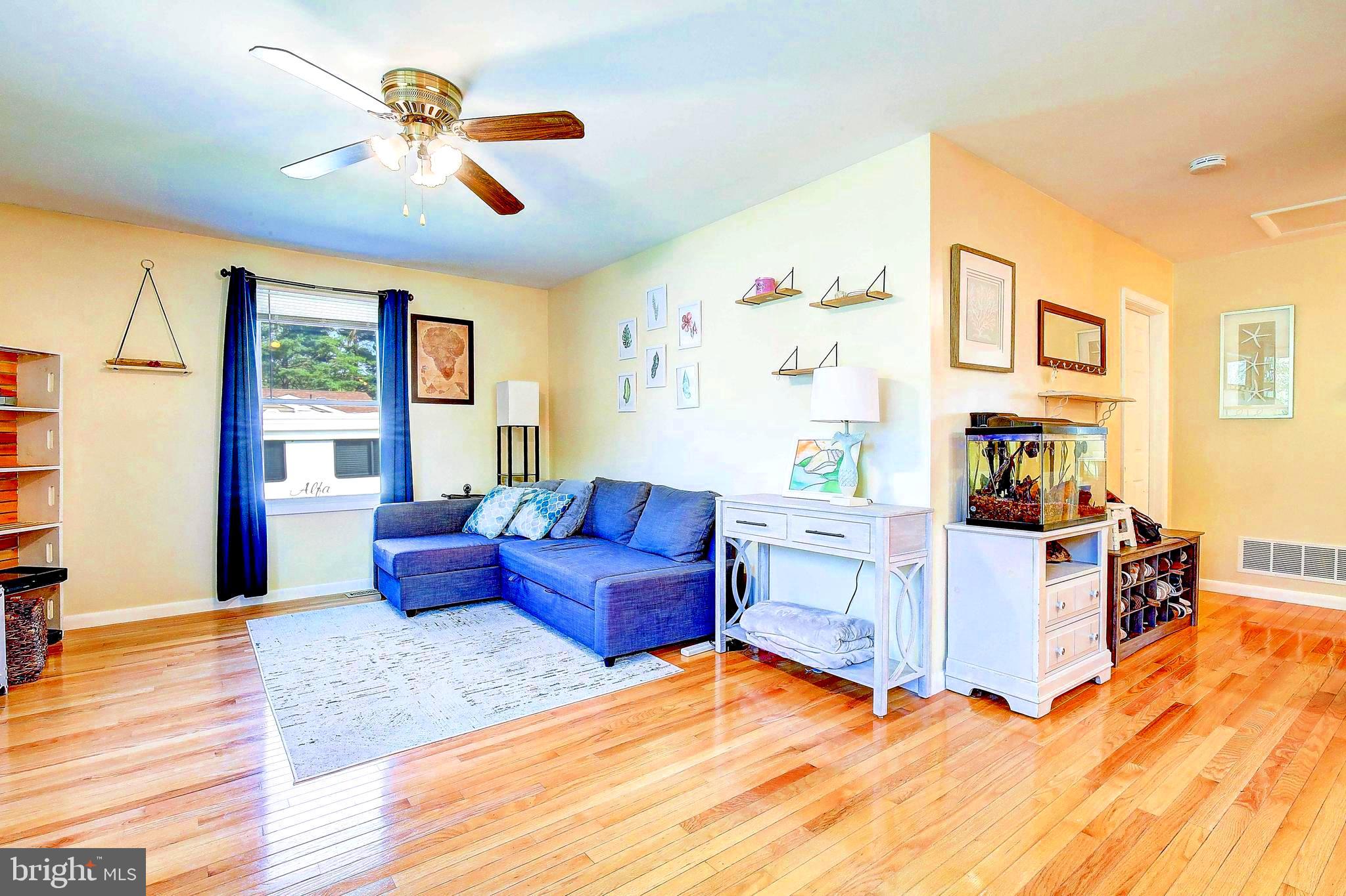 ROLLING HILLS - Residential