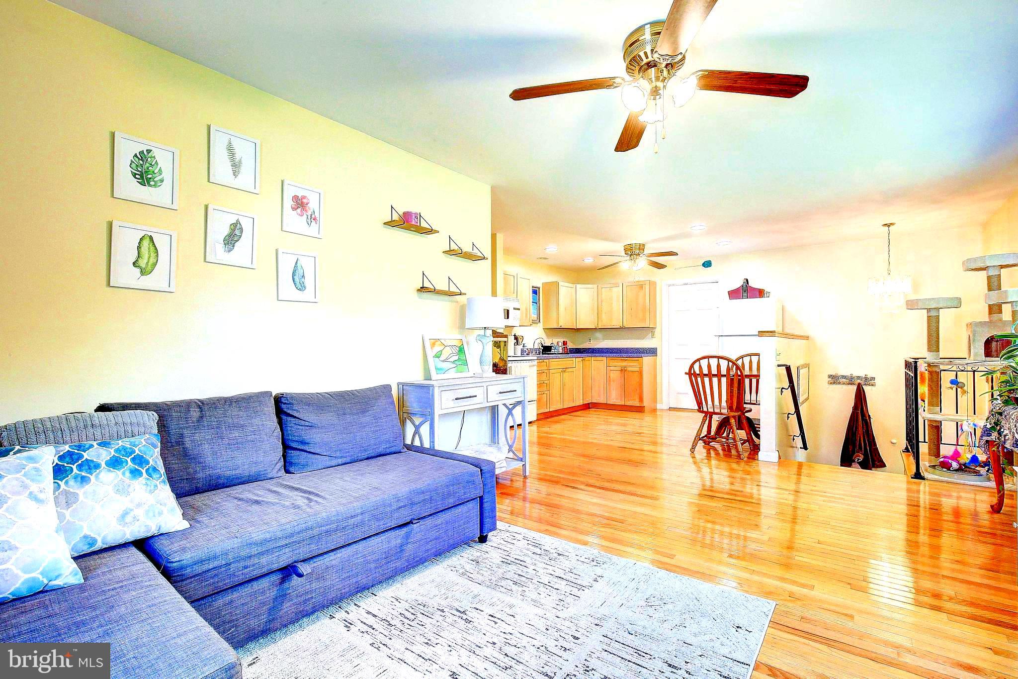 ROLLING HILLS - Residential