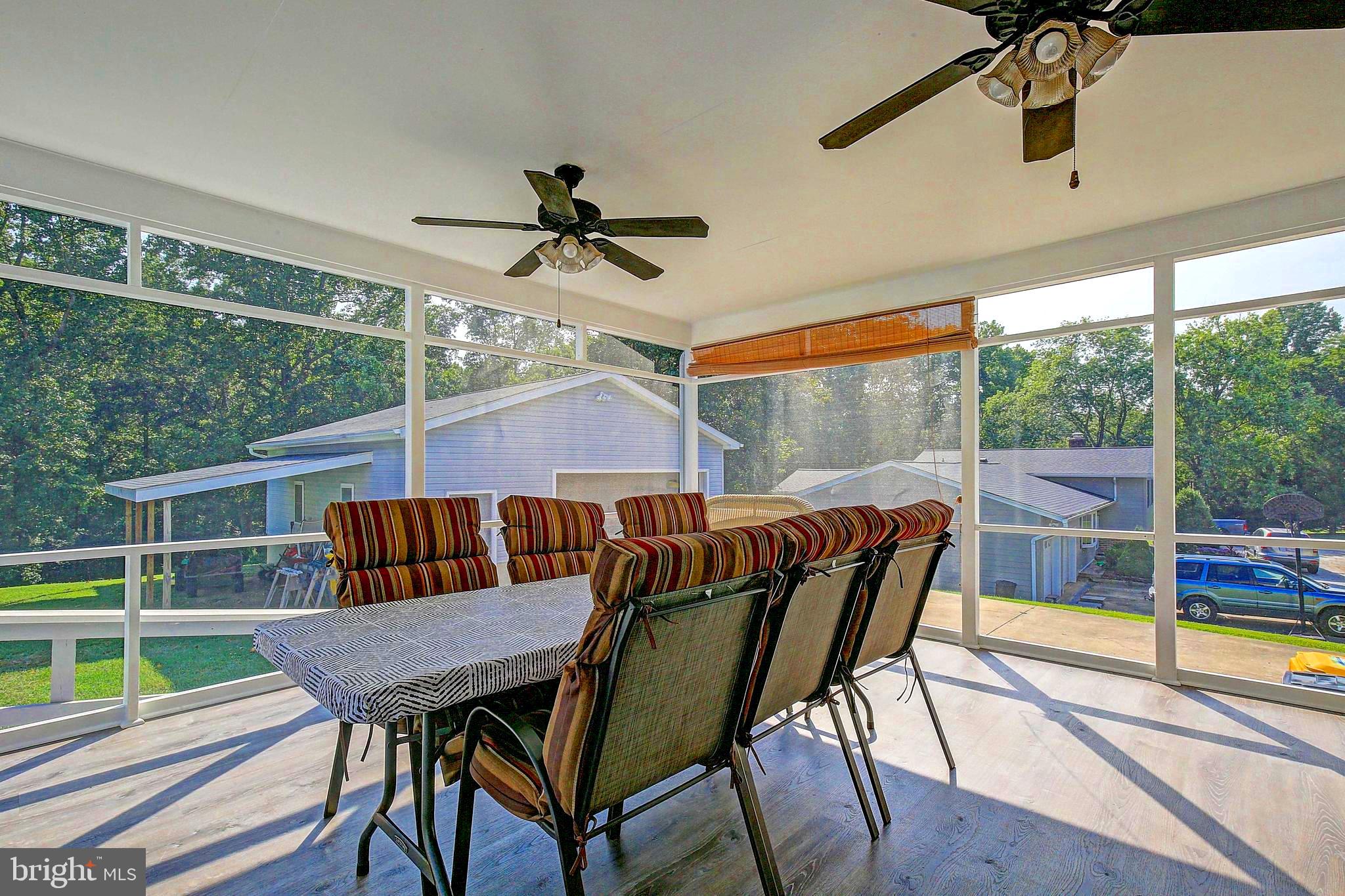 ROLLING HILLS - Residential