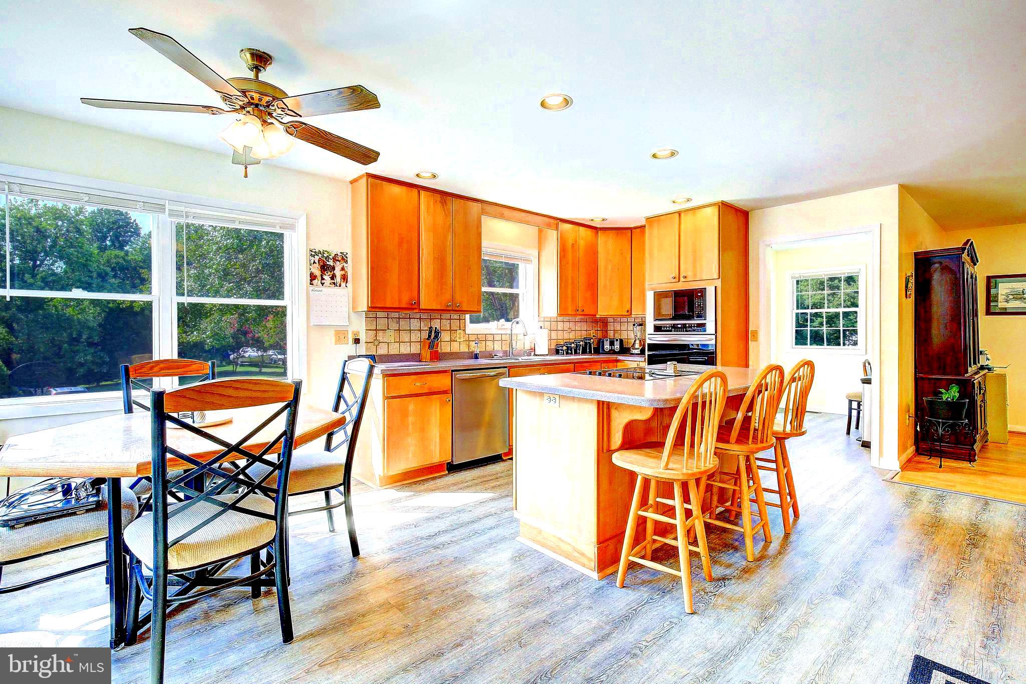 ROLLING HILLS - Residential