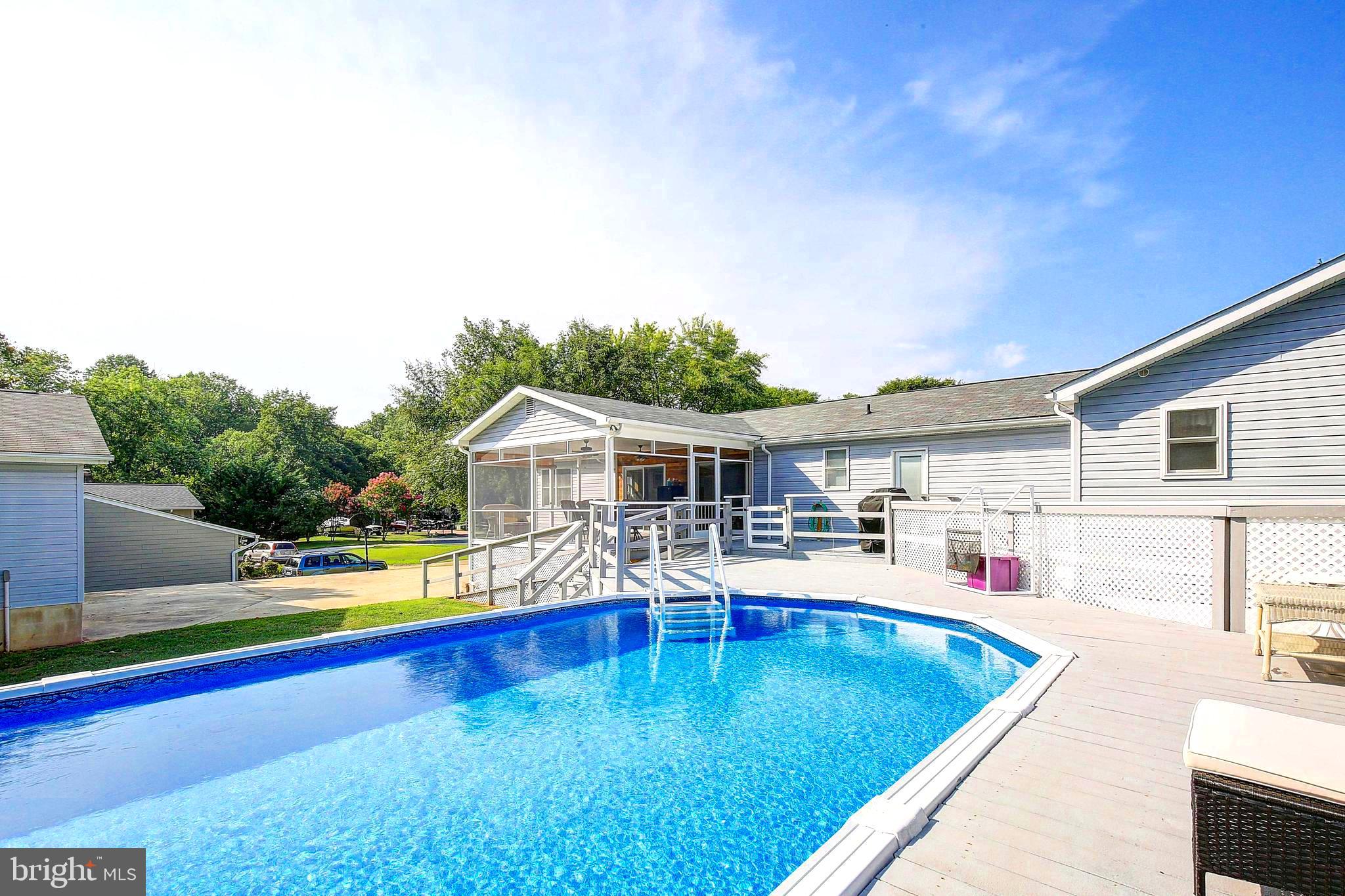 ROLLING HILLS - Residential