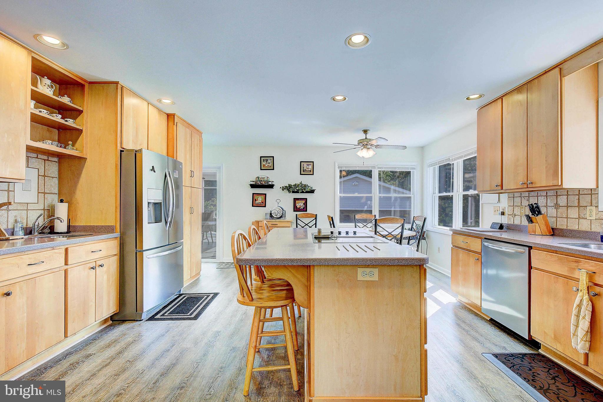 ROLLING HILLS - Residential