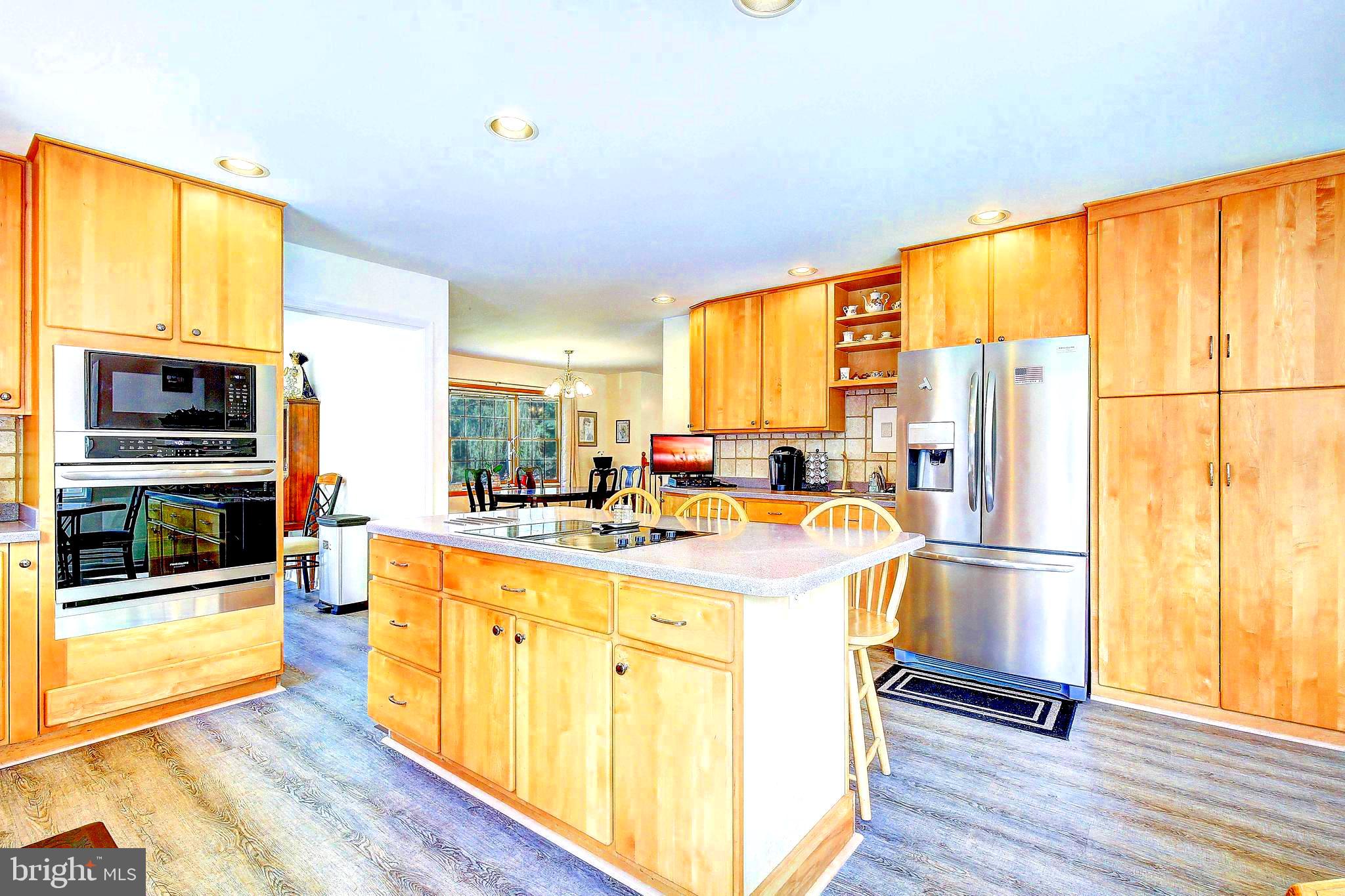 ROLLING HILLS - Residential