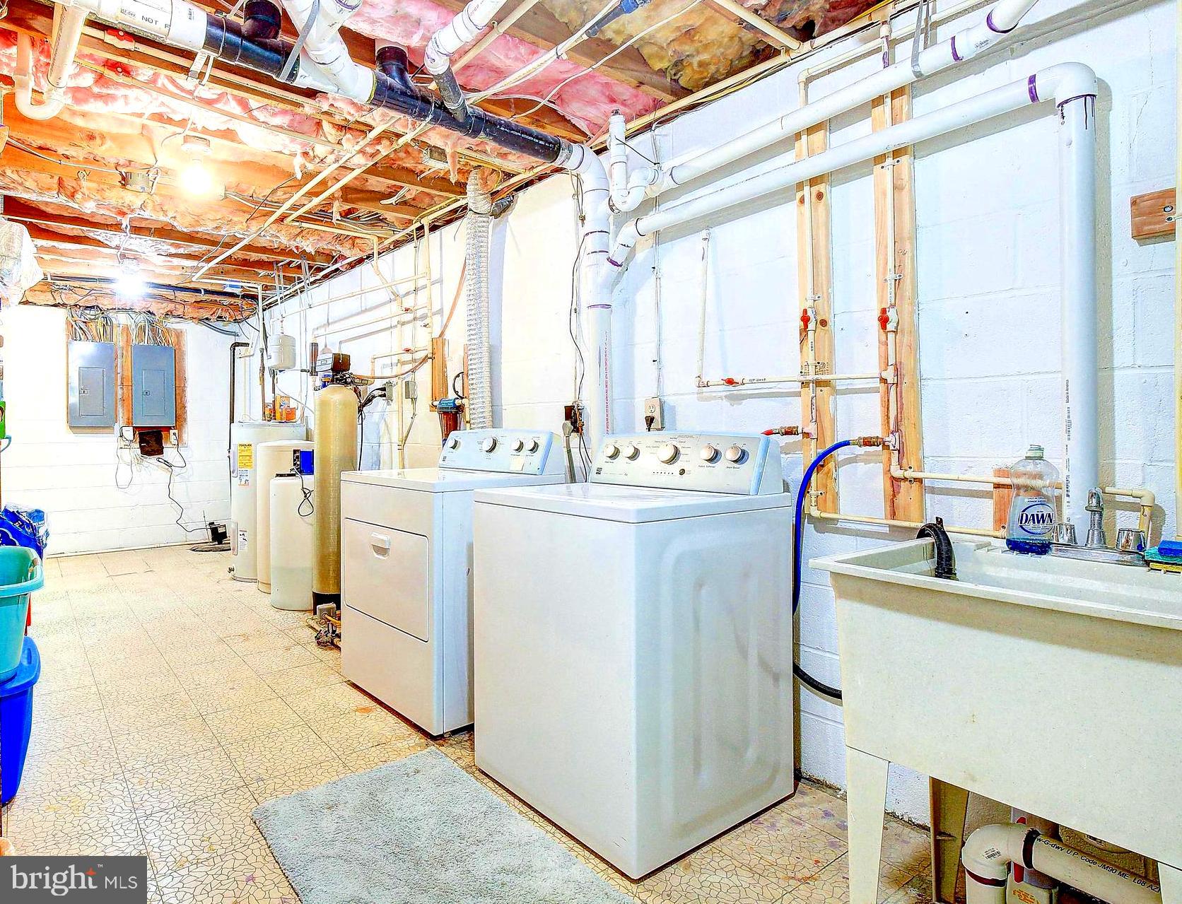 ROLLING HILLS - Residential