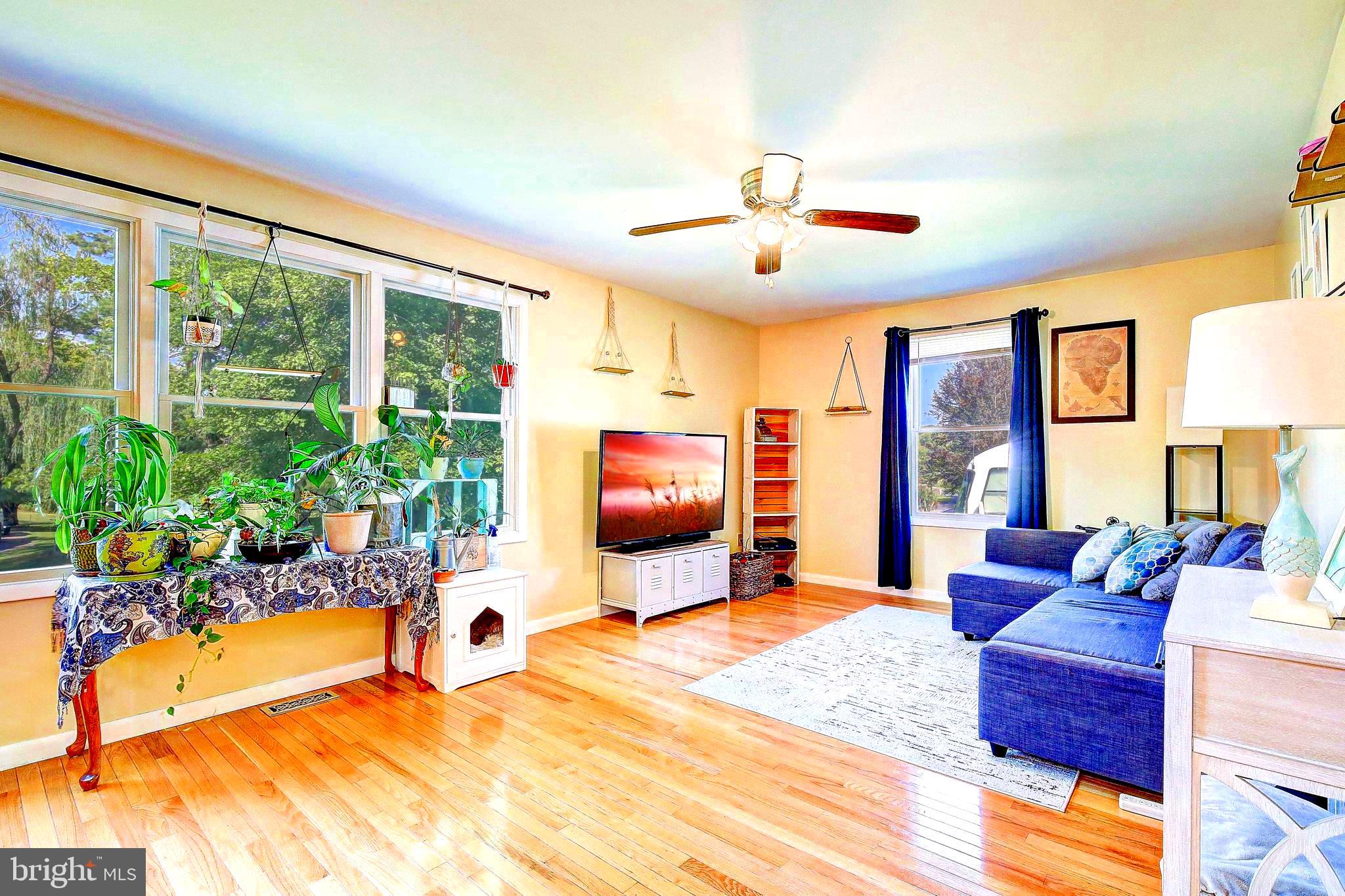 ROLLING HILLS - Residential