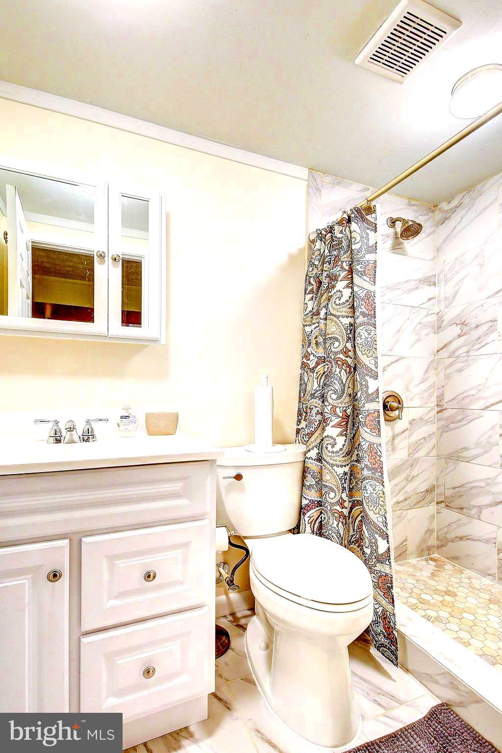 ROLLING HILLS - Residential