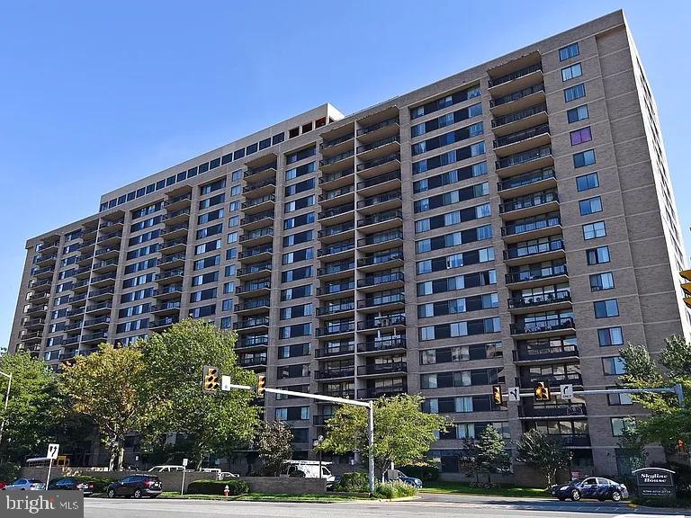 SKYLINE HOUSE - Residential Lease