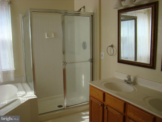 SIGNATURE AT BROADLANDS - Residential Lease