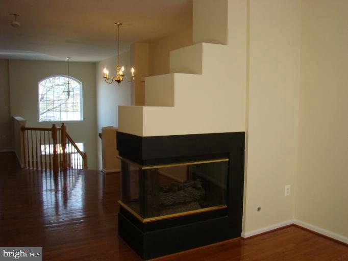 SIGNATURE AT BROADLANDS - Residential Lease